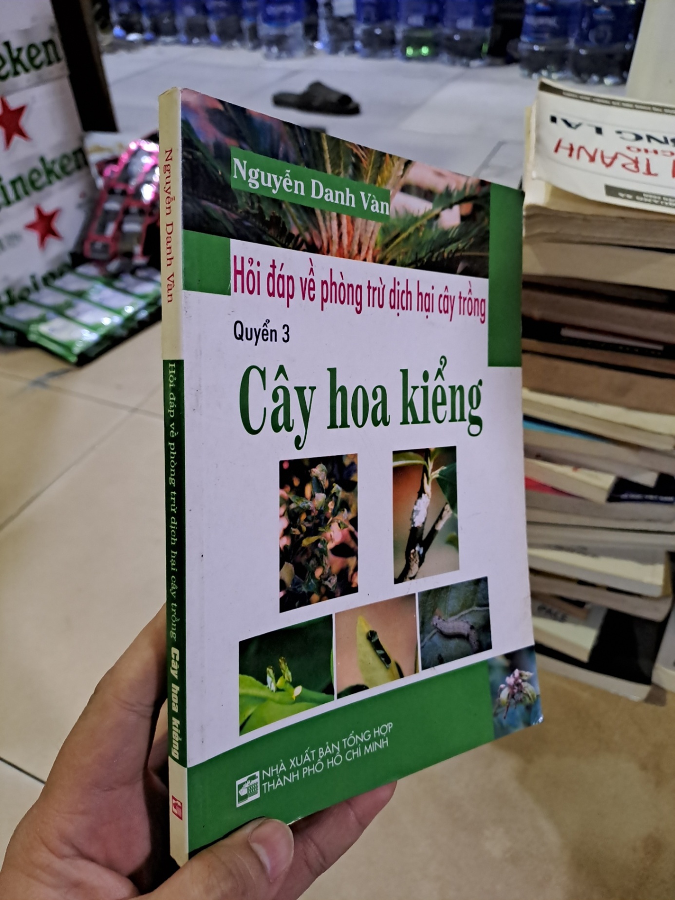 Hỏi đáp về phòng trừ dịch hại cây trồng quyển 3 cây hoa kiểng mới 90% Nguyễn Danh Vàn 2008 HCM0308 GIÁO TRÌNH, CHUYÊN MÔN (NSX)