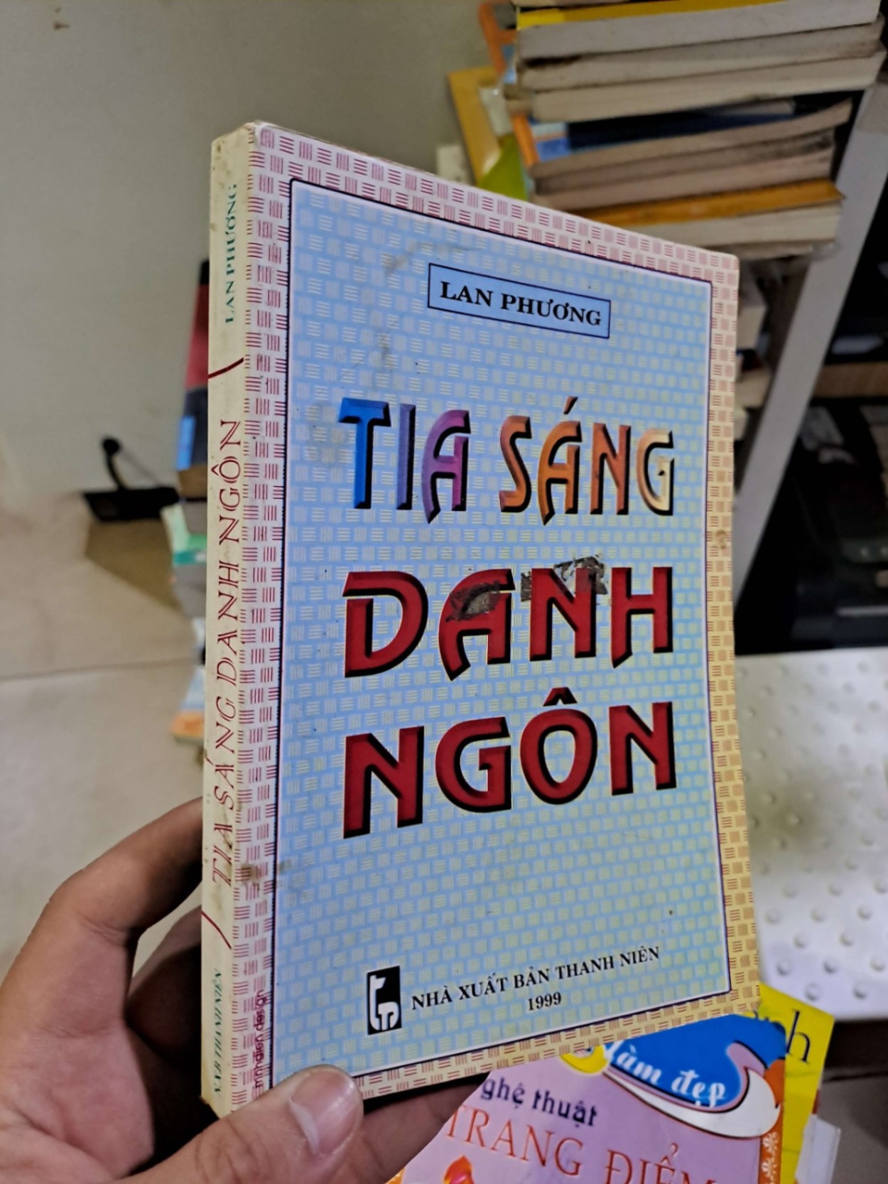 Tia sáng danh ngôn Lan Phương mới 80% ố 1999 KỸ NĂNG HCM2908 (NSX)