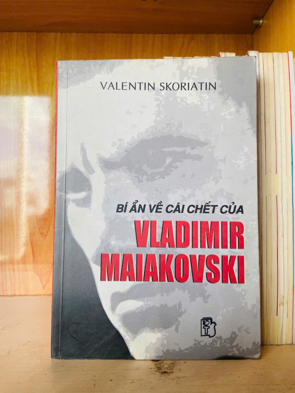 Bí ẩn về cái chết của Vladimir Maiakovski - Valentin Skoriatin - VĂN HỌC - VAVO2911-205