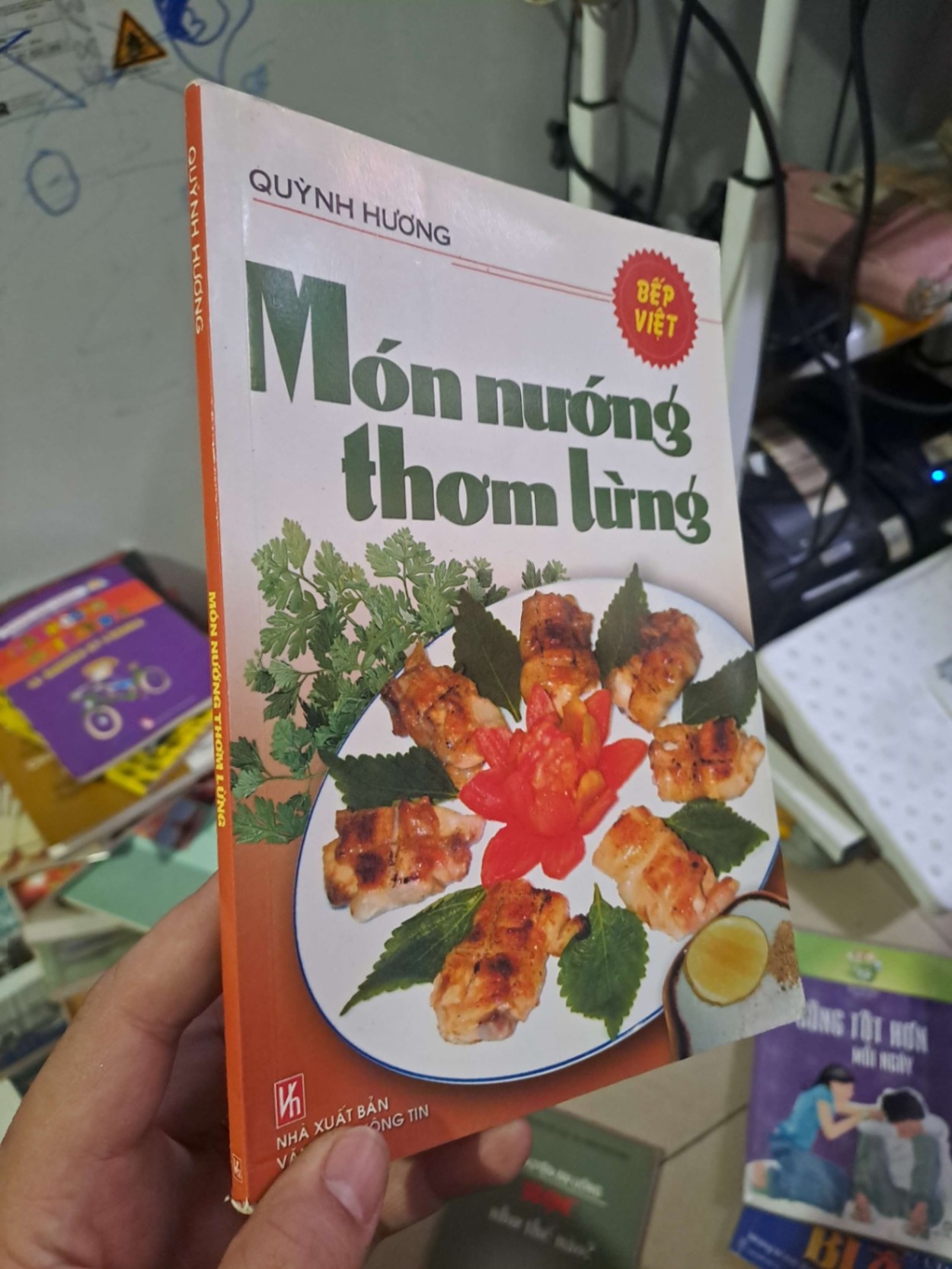 Món nướng thơm lừng - Quỳnh Hương GIÁO TRÌNH, CHUYÊN MÔN HCM0910 (NSX)