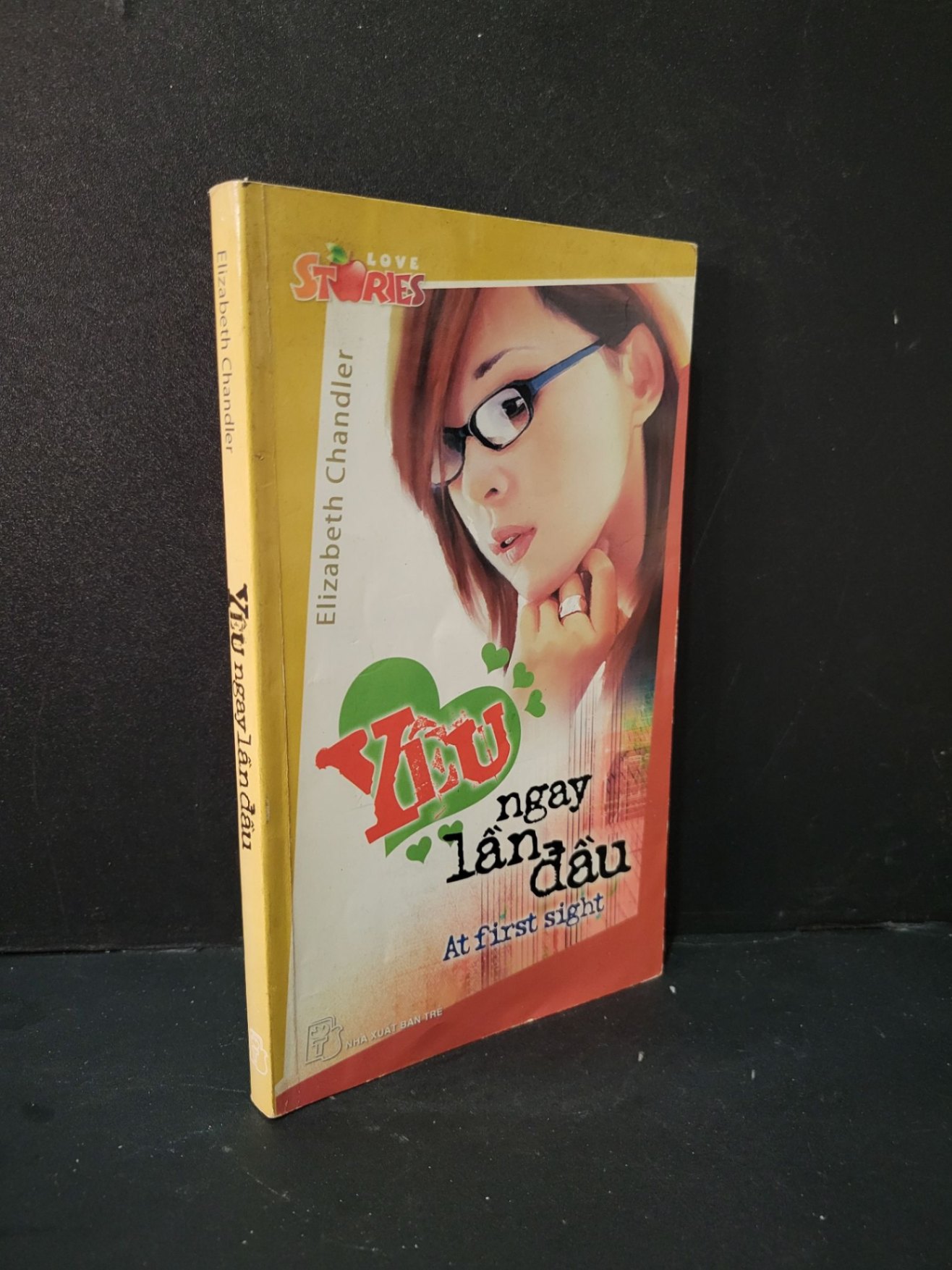 Yêu ngay lần đầu mới 80% bẩn nhẹ, ố nhẹ 2007 Elizabeth Chandler HCM1604 VĂN HỌC