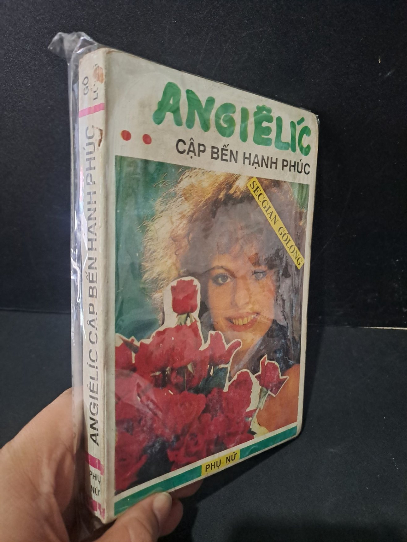 Angielic cập bến hạnh phúc mới 60% bẩn bìa, ố vàng, rách bìa sau 1990 Secgian Golong HCM1604 VĂN HỌC (NSX)