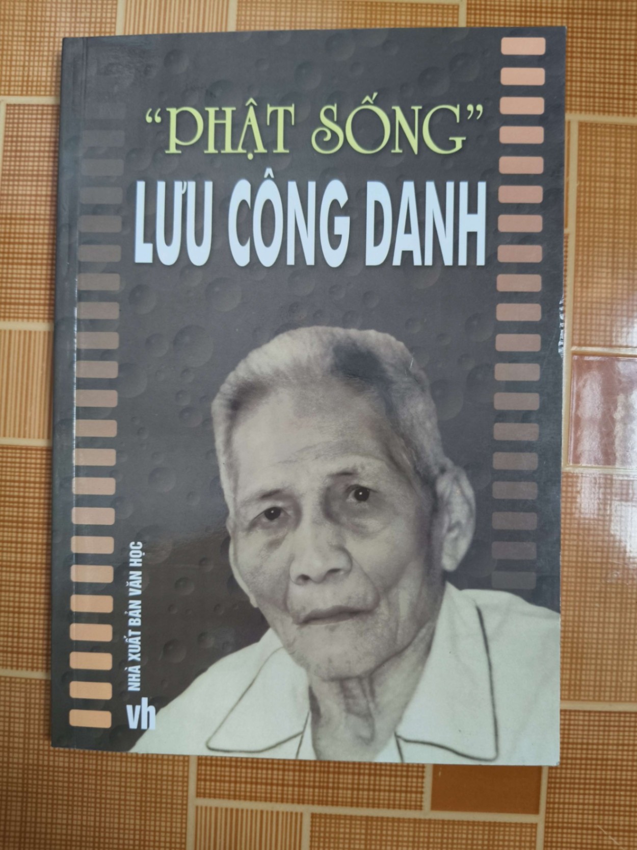 Phật sống Lưu Công Danh N18 - 2003 - 117 trang LỊCH SỬ - CHÍNH TRỊ - TRIẾT HỌC ANTQ2012-175