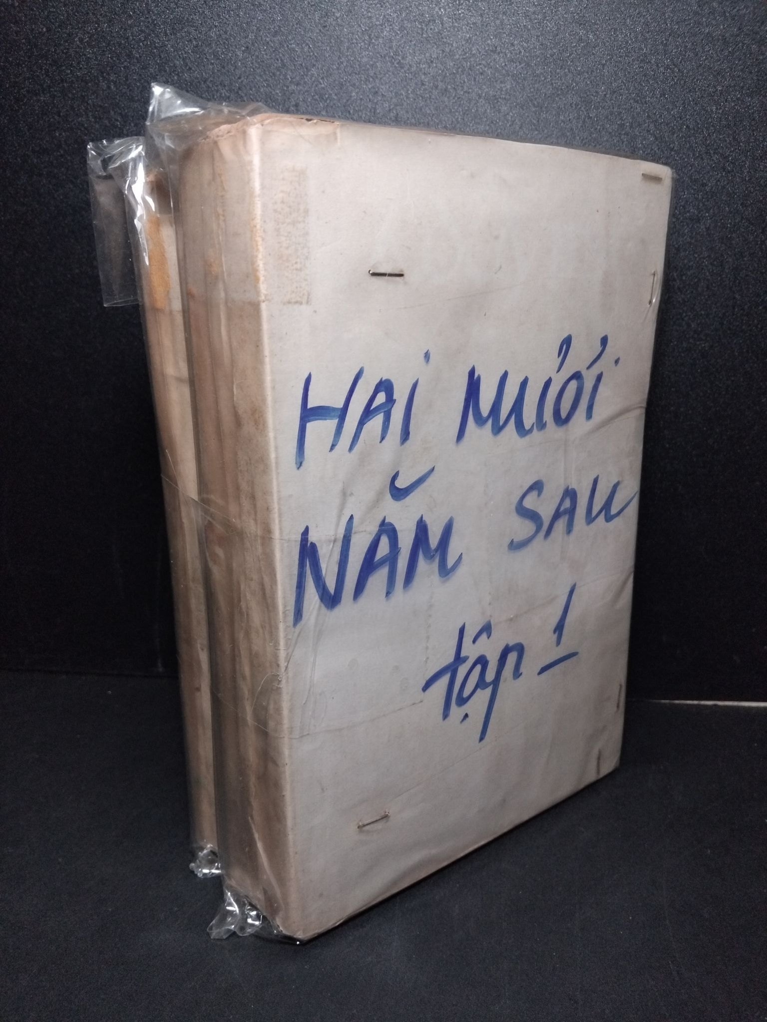 Bộ 2 cuốn hai mươi năm sau (tập 1+2) mới 80% bẩn bìa, ố vàng HCM2603 VĂN HỌC (NSX)