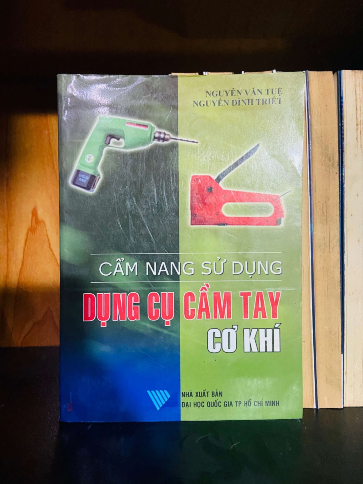 Cẩm nang sử dụng Dụng cụ cầm tay cơ khí - Nguyễn Văn Tuệ, Nguyễn Đình Tuyết GIÁO TRÌNH, CHUYÊN MÔN VAVO0810