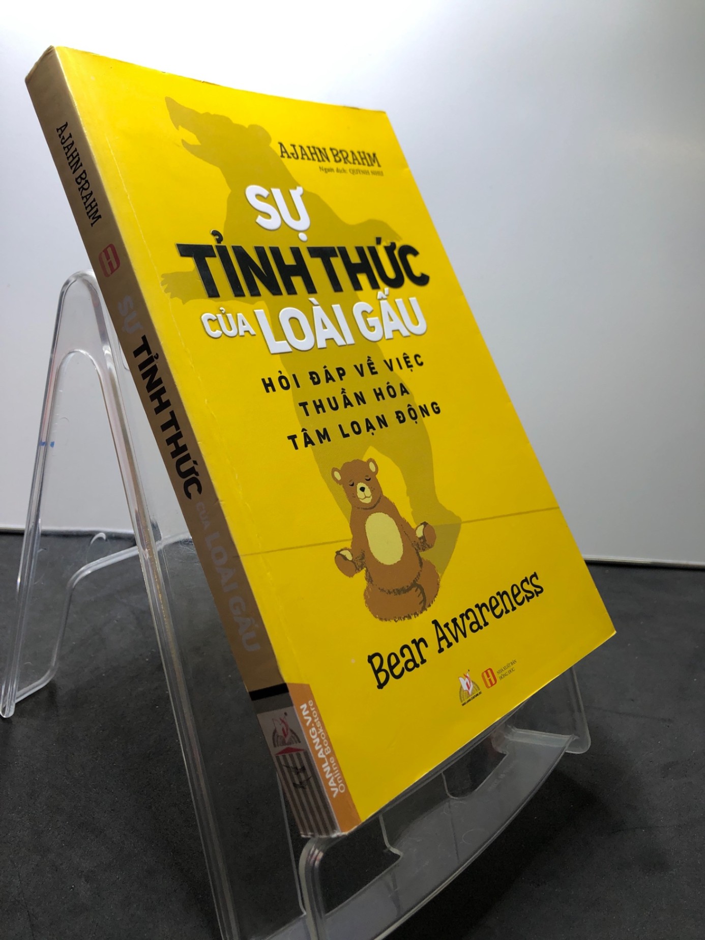 Sự tỉnh thức của loài gấu 2018 mới 85% bẩn nhẹ ký tên trang đầu Ajahn Brahm HPB2307 TÂM LINH - TÔN GIÁO - THIỀN (NSX)