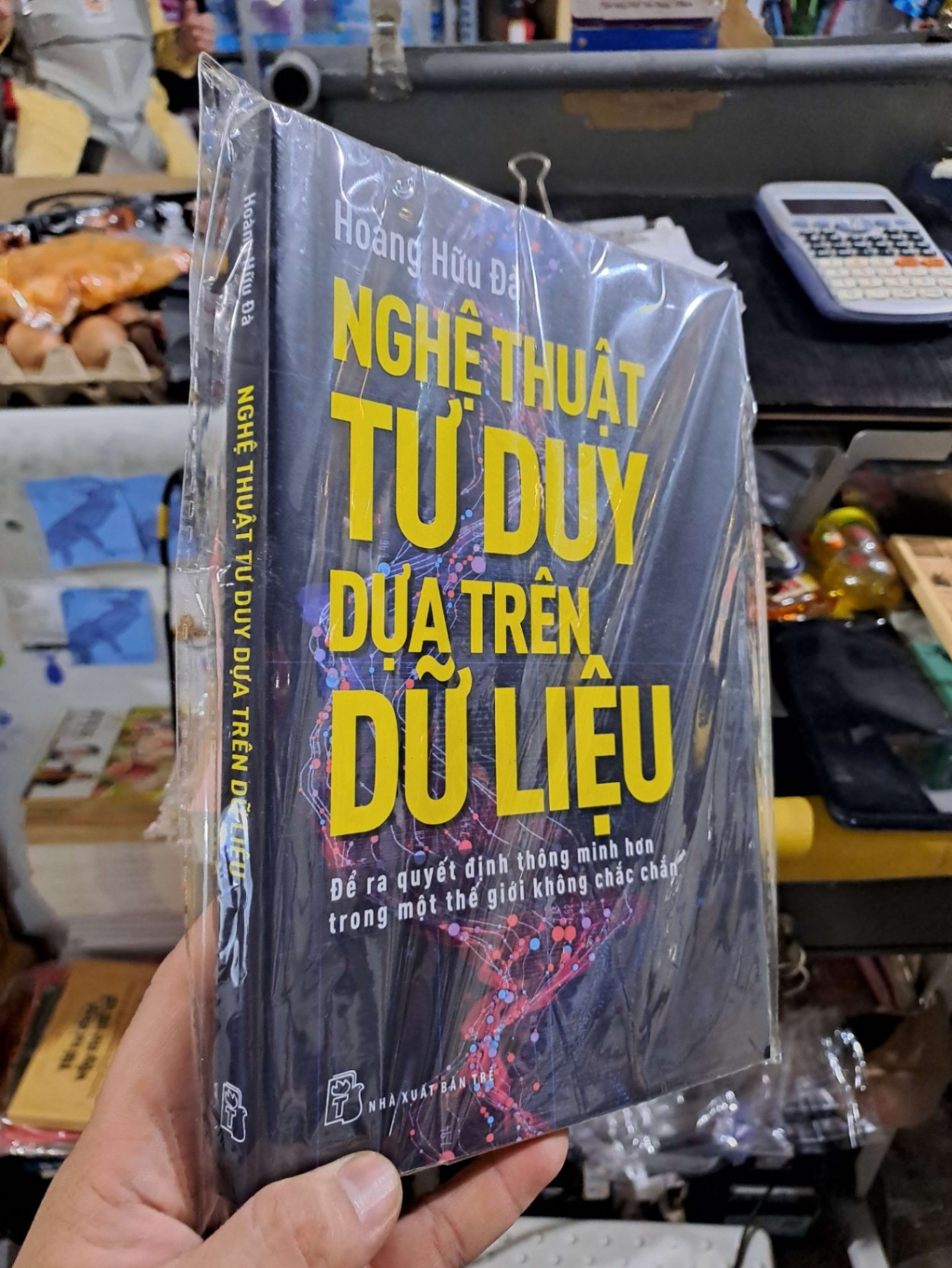 Nghệ Thuật Tư Duy Dựa Trên Dữ Liệu - Để Ra Quyết Định Thông Minh Hơn Trong Một Thê Giới Không Chắc Chắn - Hoàng Hữu Đà - mới 90% - KỸ NĂNG - HMT3012