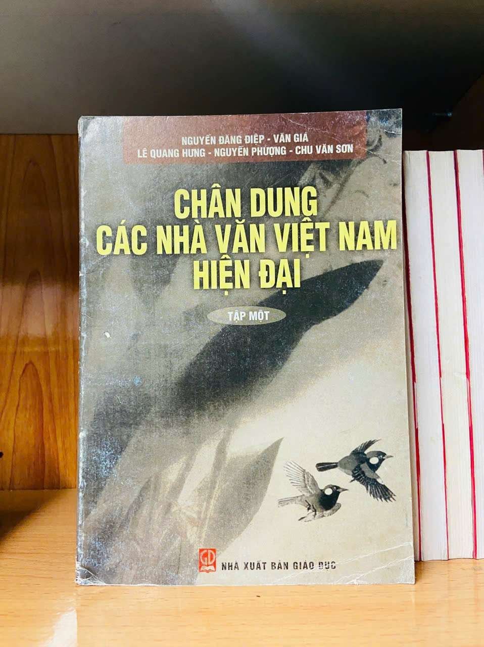 Chân dung các nhà văn Việt Nam hiện đại - GIÁO TRÌNH, CHUYÊN MÔN - Văn võ - VAVO3110-191