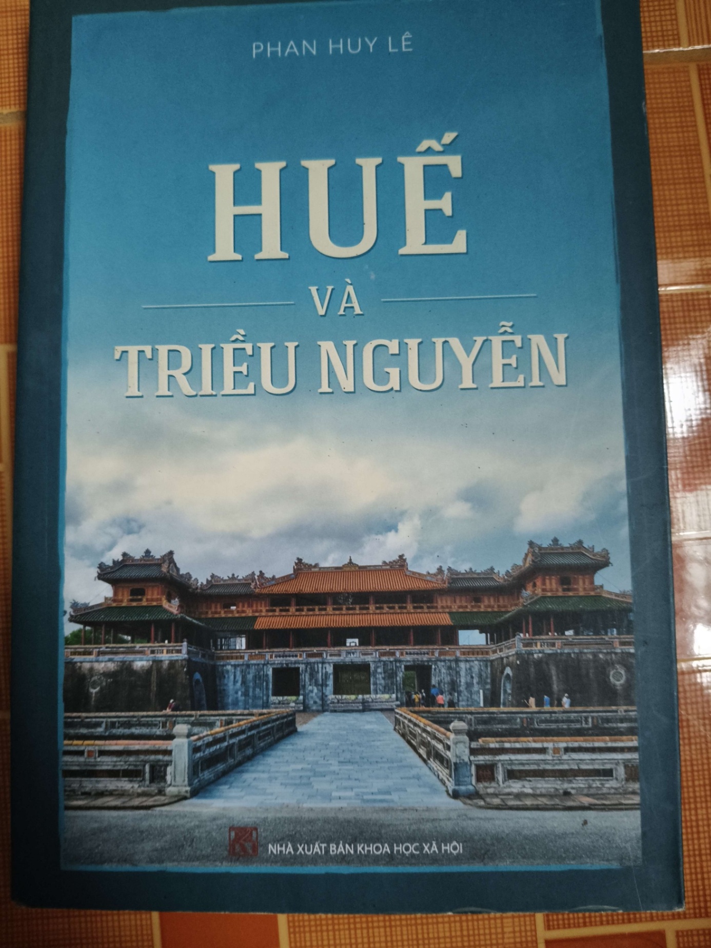 Huế và triều Nguyễn - 2019 - 411 trang - LỊCH SỬ - CHÍNH TRỊ - TRIẾT HỌC - SLSCTDSTHUYMATSLSCTANTQ3112-67