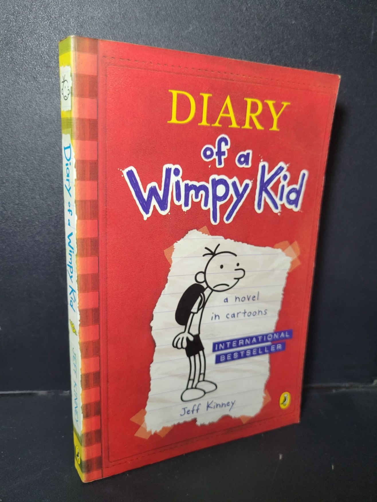 Diary of a wimpy kid a novel in cartoons mới 70% bẩn nhẹ, ố vàng HCM1001 Jeff Kinney NGOẠI VĂN
