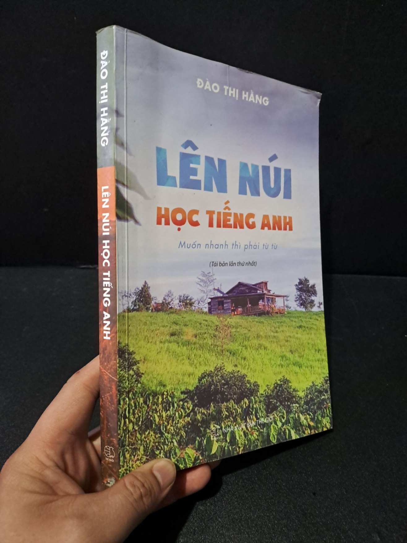 Lên núi học tiếng Anh mới 70% bẩn nhẹ, bị ẩm, rách trang, có vệt nước 2020 Đào Thị Hằng HCM1804 HỌC NGOẠI NGỮ (NSX)