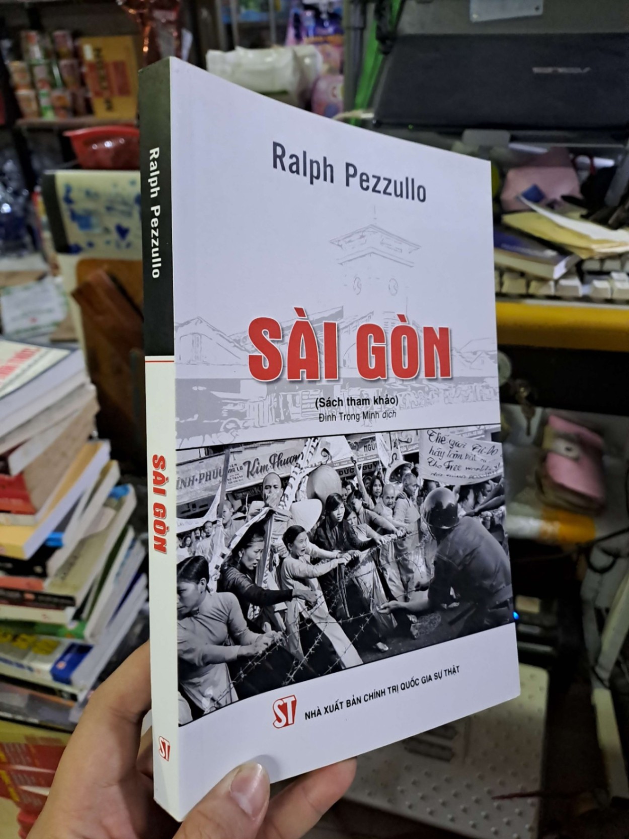 Sài Gòn - Ralph Pezzullo LỊCH SỬ - CHÍNH TRỊ - TRIẾT HỌC VAVO0910 (NSX)
