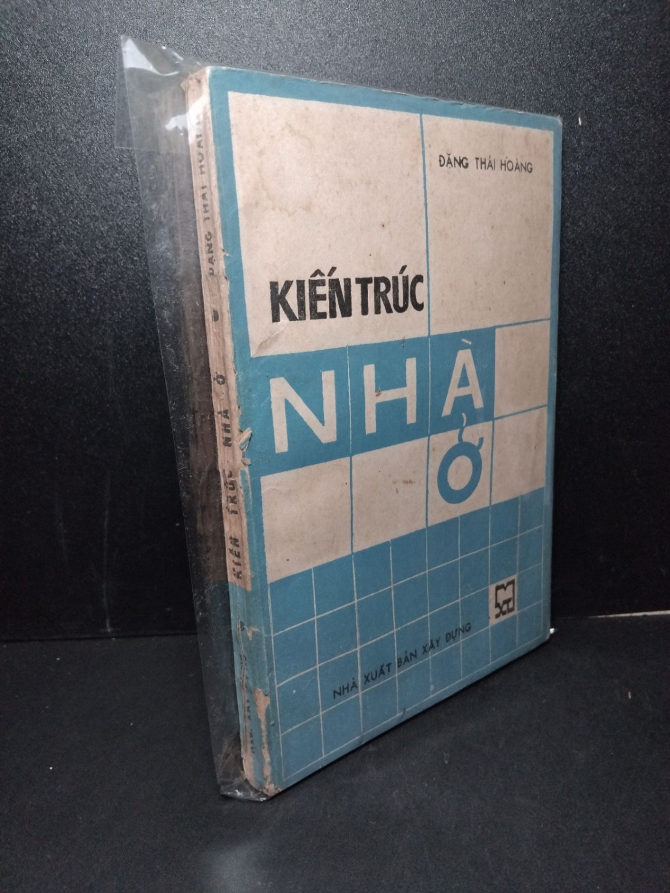 Kiến trúc nhà ở mới 60% bẩn bìa, ố vàng, tróc gáy, rách bìa Đặng Thái Hoàng HCM2603 TẠP CHÍ, THIẾT KẾ, THỜI TRANG (NSX)
