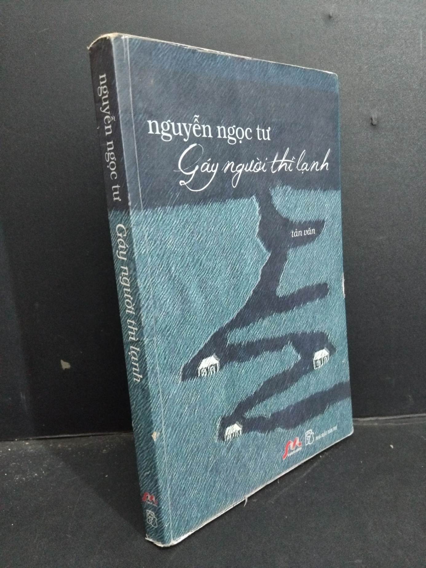 Gáy người thì lạnh mới 70% ố vàng rách gáy nhẹ có viết trang đầu và cuối 2012 HCM1001 Nguyễn Ngọc Tư VĂN HỌC (NSX)