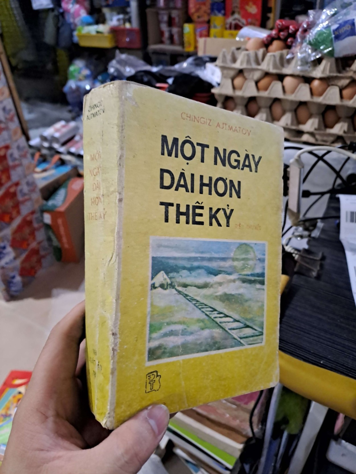 Một Ngày Dài Hơn Thế Kỷ - Chingiz Aitmatov - 1986 mới 80% ố - VĂN HỌC - HCM3012 (NSX)