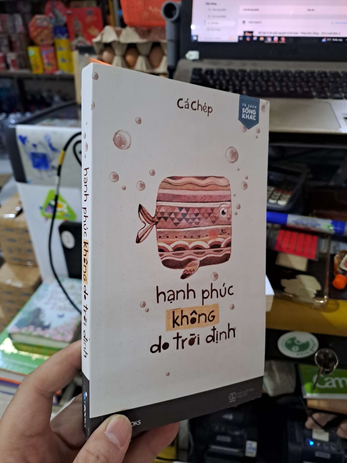 Hạnh Phúc Không Do Trời Định - Cá Chép - 2019 mới 80% ố có viết chì - VĂN HỌC - HCM3012