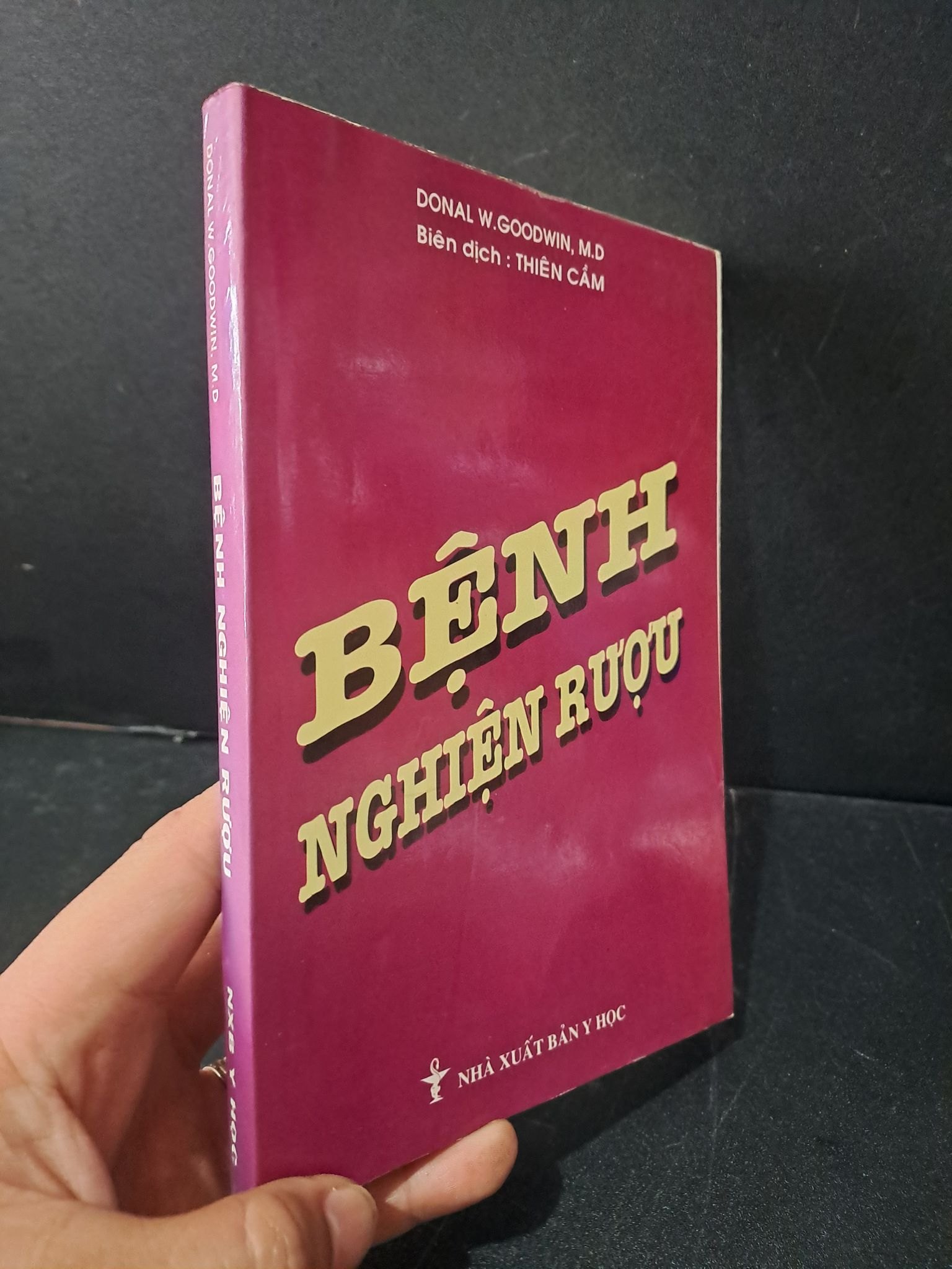 Bệnh nghiện rượu mới 80% ố có highlight nhẹ 1999 Donal W. Goodwin, M.D HCM2103 SỨC KHỎE - THỂ THAO (NSX)