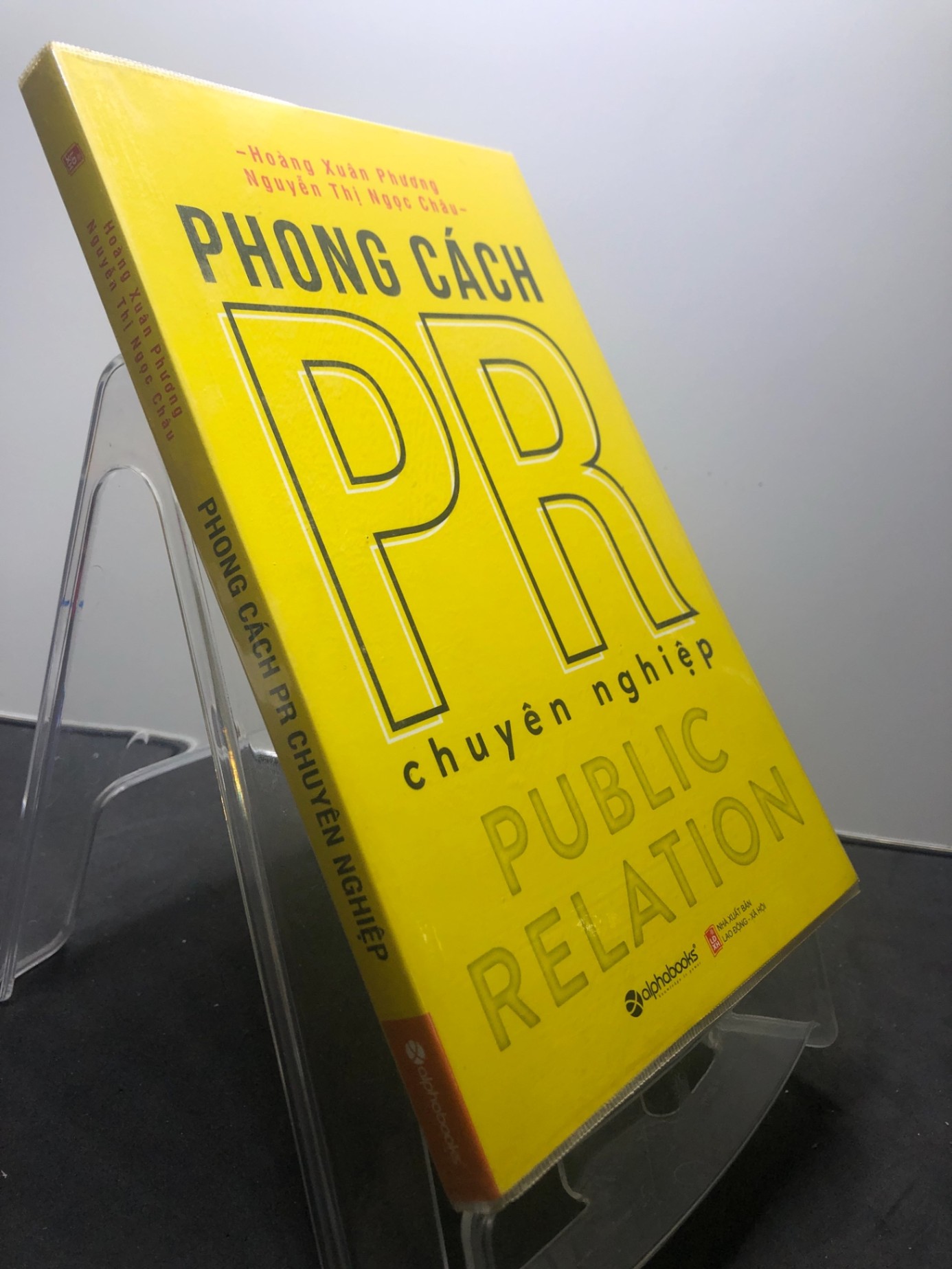 Phong cách PR chuyên nghiệp 2016 mới 90% bẩn nhẹ bụng sách chữ ký trang đầu Hoàng Xuân Phương và Nguyễn Thị Ngọc Châu HPB1507 KỸ NĂNG (NSX)