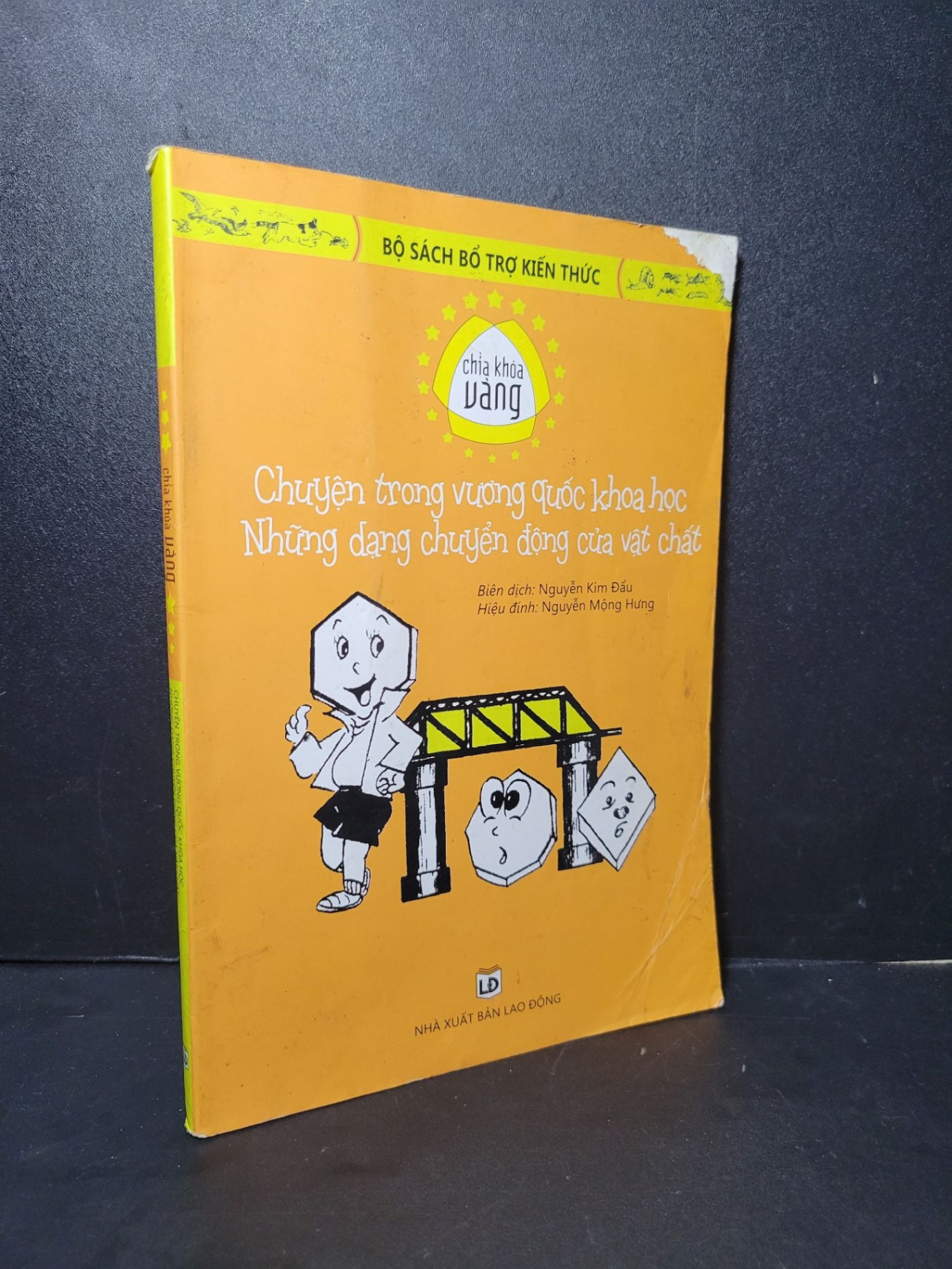 Chìa khóa vàng Chuyện trong vương quốc khoa học những dạng chuyển động của vật chất mới 60% bẩn bìa, tróc gáy, rách bìa, bị mọt bìa, ố 2015 Nguyễn Kim Đẩu - Nguyễn Mộn Hưng HCM2205 KHOA HỌC ĐỜI SỐNG