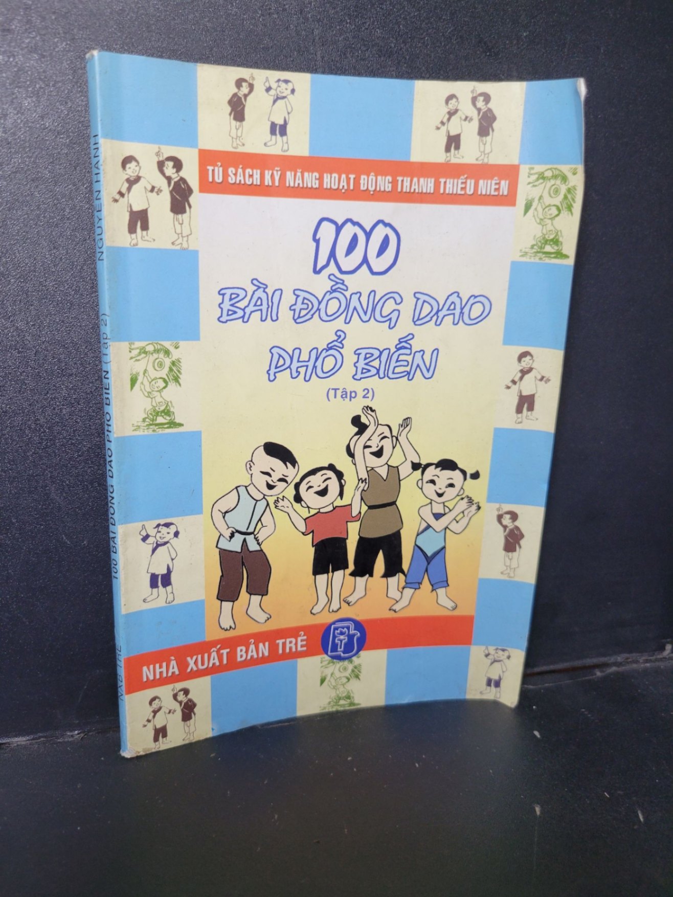100 bài đồng giao phổ biến tập 2 mới 90% bẩn nhẹ, tróc gáy 2003 HCM1001 Nguyễn Hạnh VĂN HỌC (NSX)