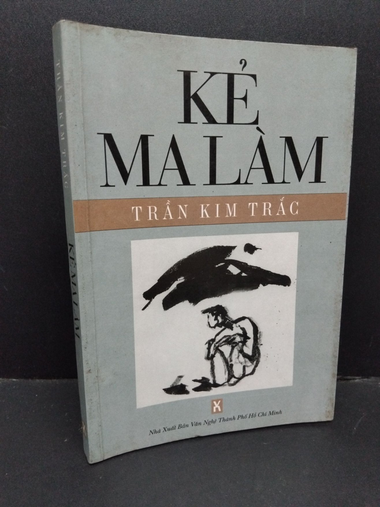 Kẻ ma làm mới 80% bẩn bìa, ố nhẹ 2003 HCM2110 Trần Kim Trắc VĂN HỌC (NSX)