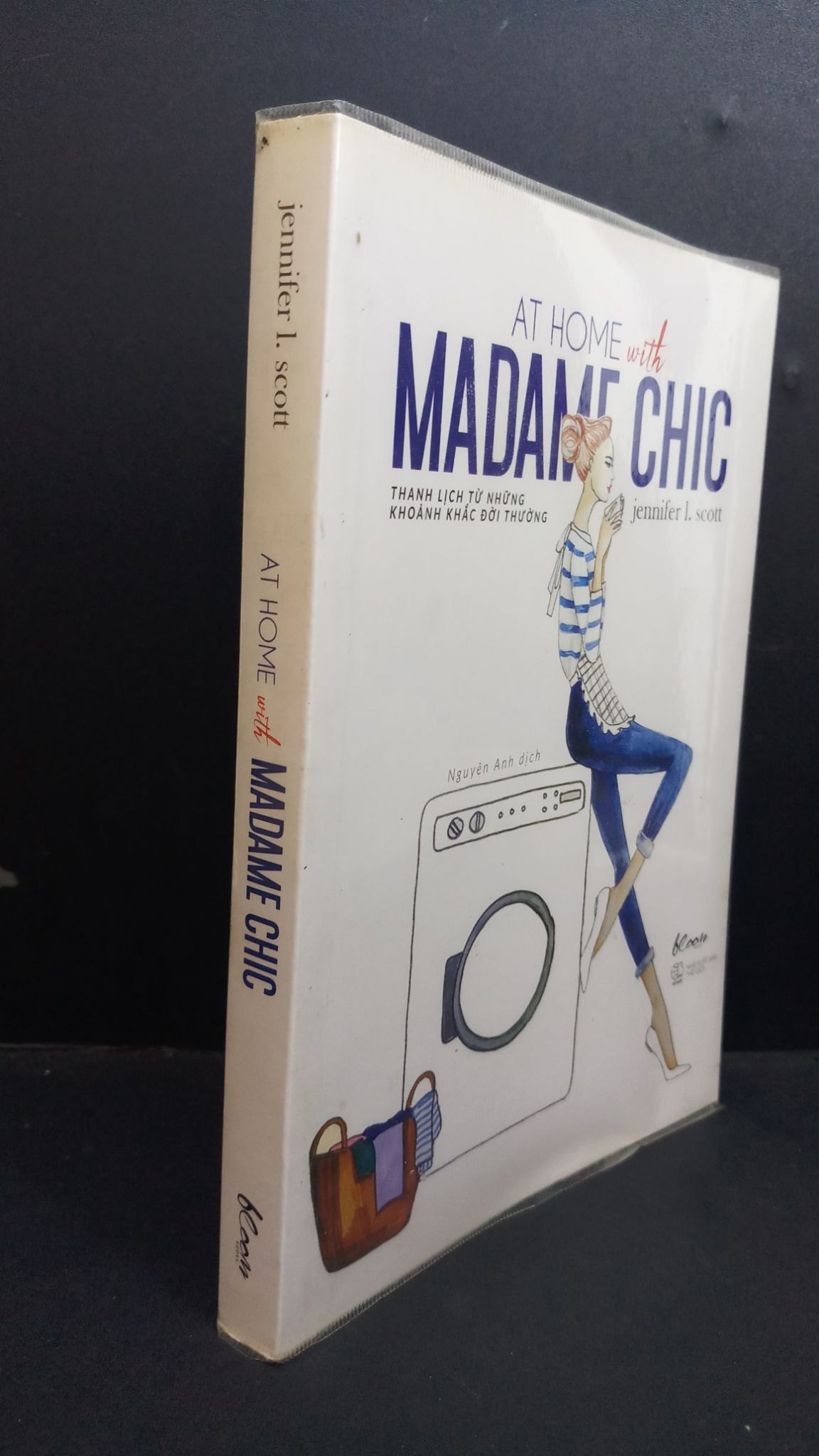 At home with madame chic thanh lịch từ những khoảng khắc đời thường mới 90% ố nhẹ 2018 HCM0412 Jennifer L. Scott KỸ NĂNG (NSX)