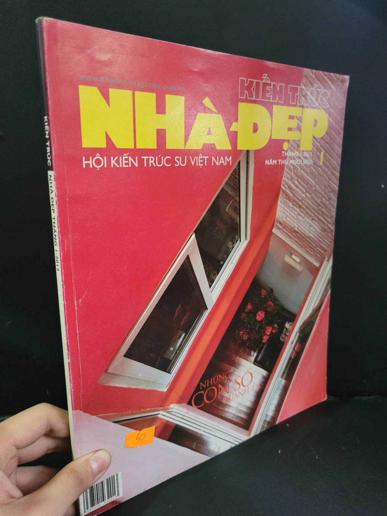 Kiến trúc nhà đẹp tháng 1 - 2013 mới 90% bẩn bìa, ố nhẹ, tróc gáy Hội kiến trúc sư Việt Nam HCM3004 TẠP CHÍ, THIẾT KẾ, THỜI TRANG