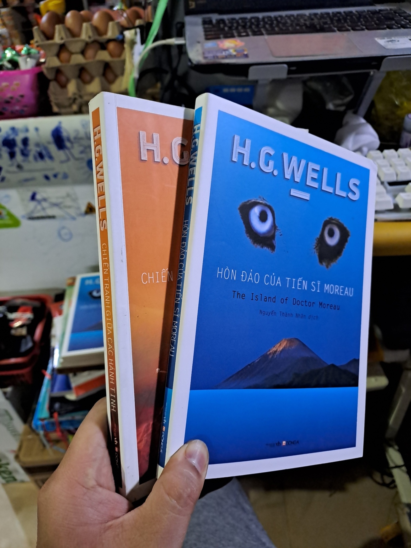 Bộ 2 cuốn H.G.Wells Hòn đảo của tiến sĩ Moreau + Chiến tranh giữa các hành tinh mới 90% ố nhẹ Văn học nước ngoài HCM1709 (NSX)