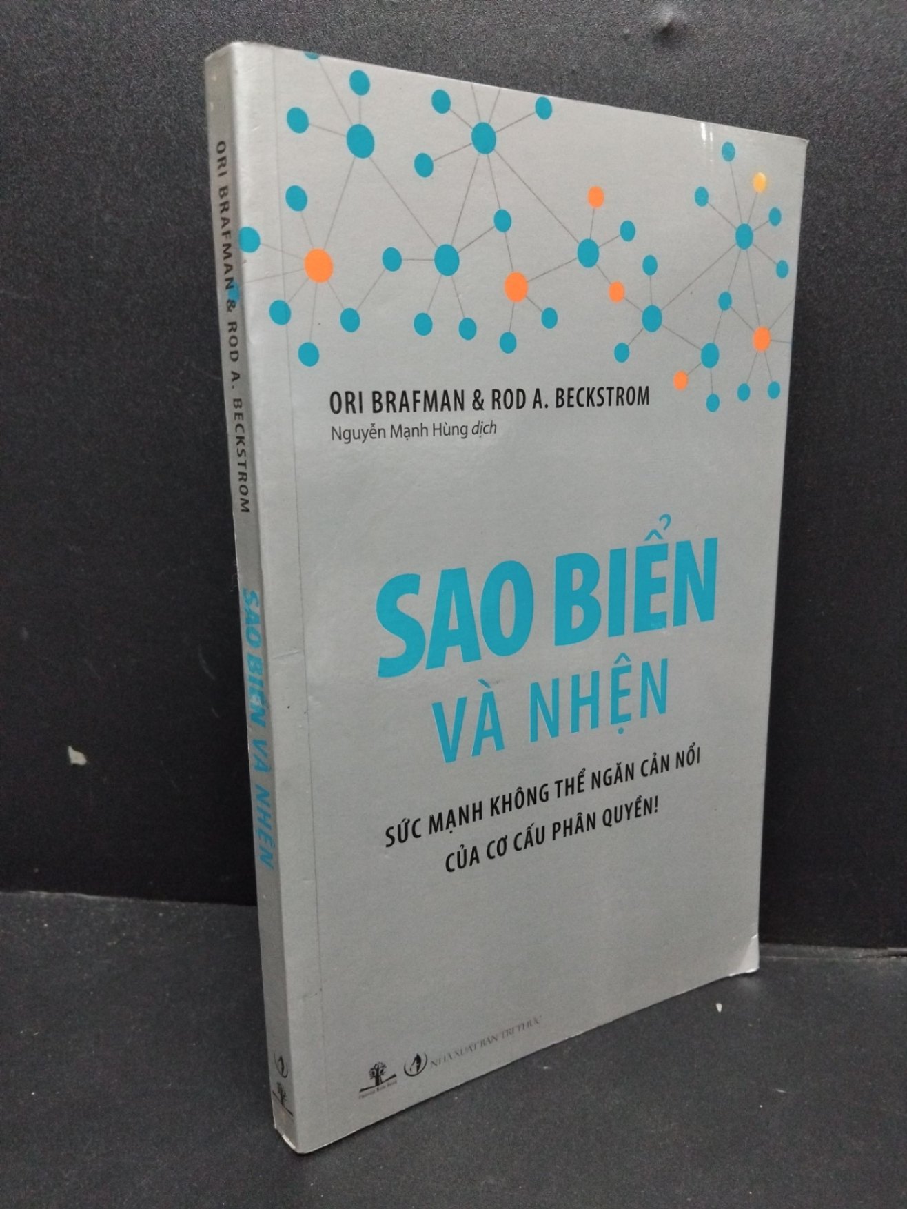 Sao biển và nhện mới 70% ố vàng có viết trang đầu 2010 HCM2207 Ori Brafman và Rod A. Beckstrom VĂN HỌC (NSX) (NSX)