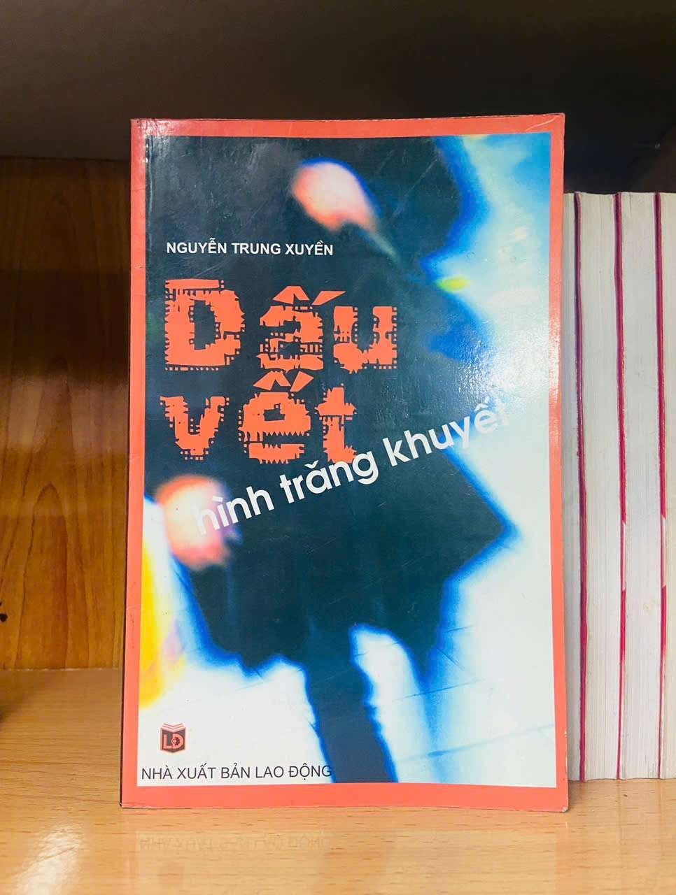 Dấu vết hình trăng khuyết - Nguyễn Trung Xuyền VĂN HỌC VAVO0810