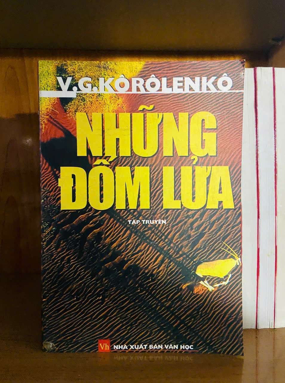 Những đốm lửa - V.G.Kôrôlenkô VĂN HỌC VAVO2911