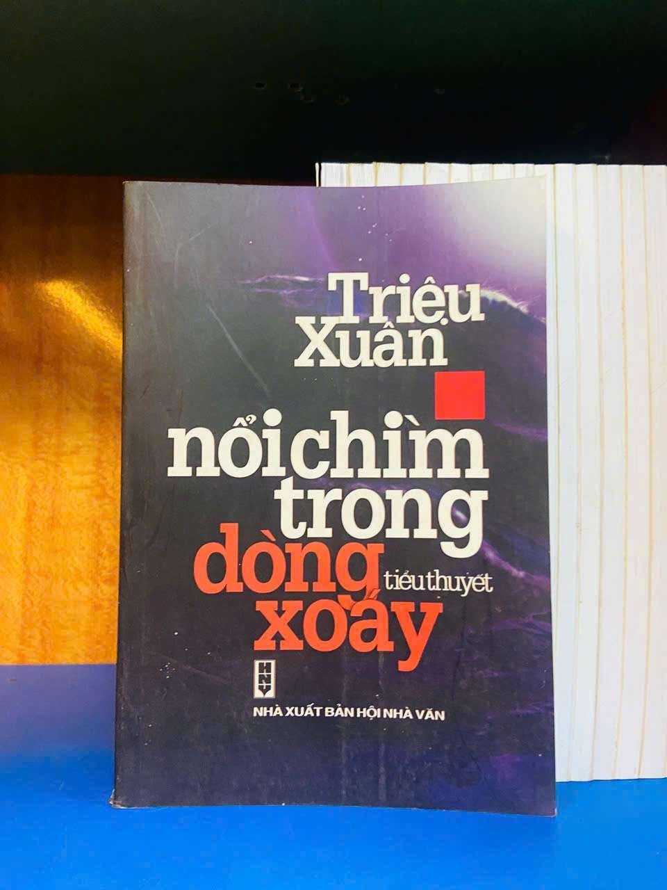 Nổi chìm trong dòng xoáy - Triệu Xuân - VĂN HỌC - Văn võ - VAVO3110-58