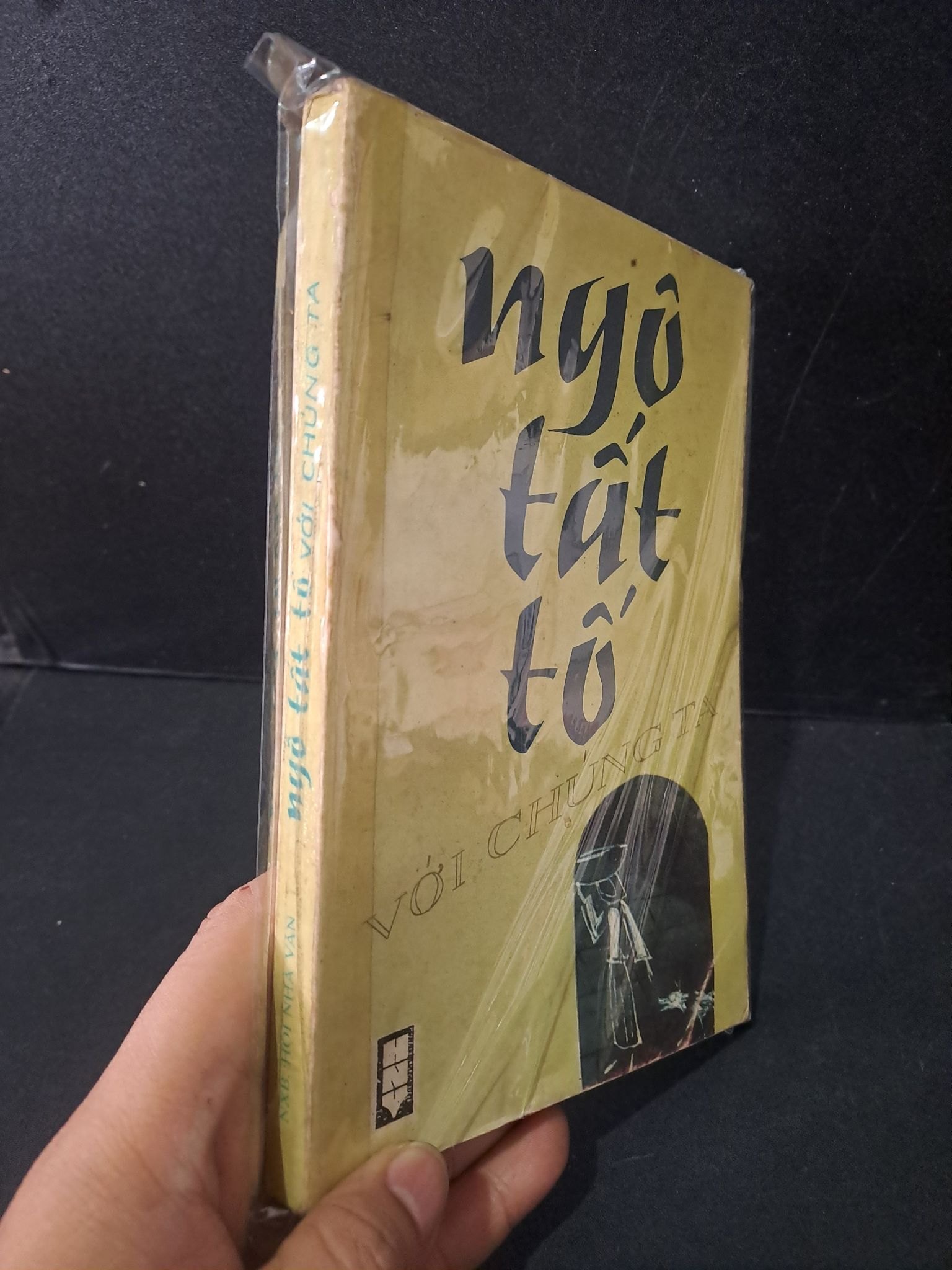 Ngô Tất Tố với chúng ta mới 80% bẩn bìa, ố nhẹ 1993 HCM2603 VĂN HỌC (NSX)