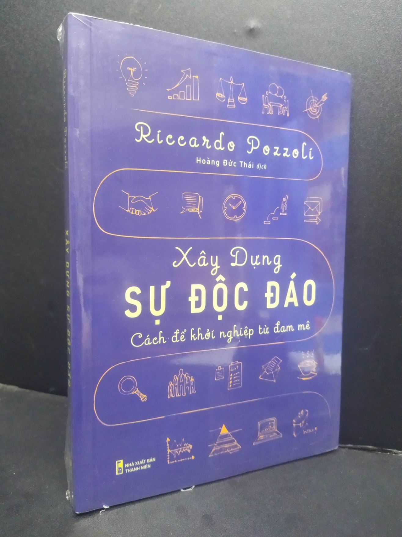 Xây Dựng Sự Độc Đáo mới 100% HCM1906 Riccardo Pozzoli SÁCH KỸ NĂNG