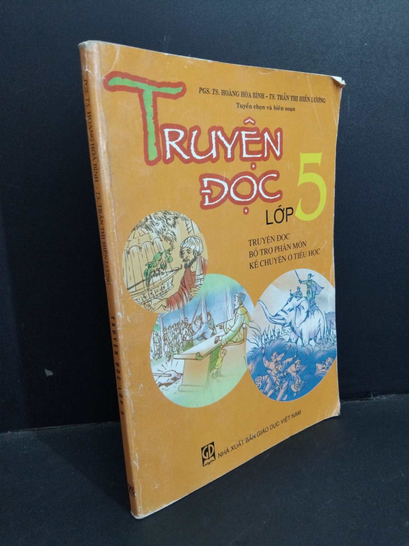 Truyện đọc lớp 5 mới 80% ố bìa nhăn 2014 HCM0612 Hoàng Hòa Bình TRUYỆN TRANH (NSX)