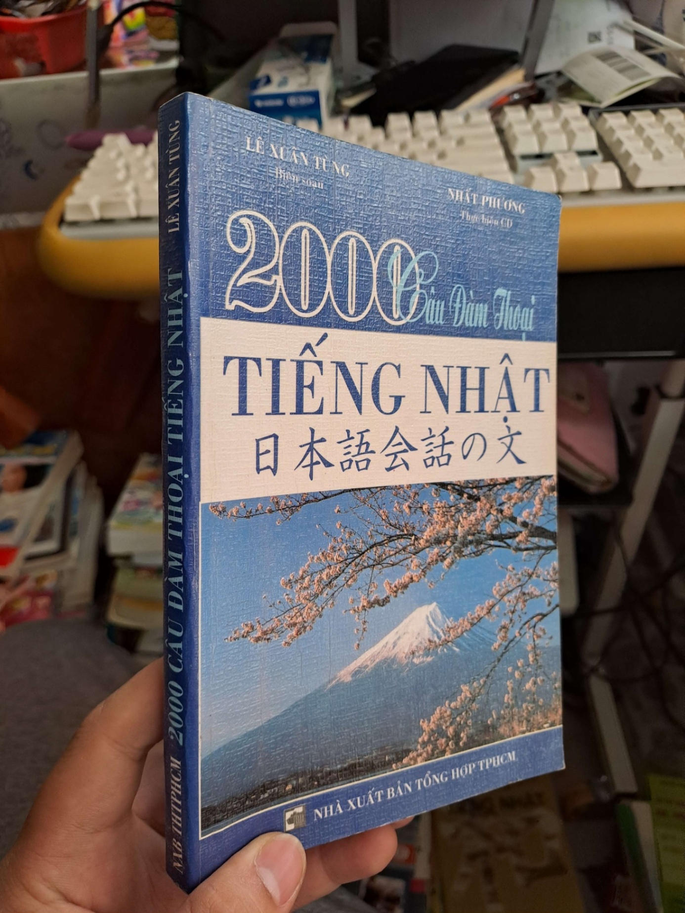 2000 câu đàm thoại tiếng Nhật - Lê Xuân Tùng HỌC NGOẠI NGỮ HCM.TN1008 (NSX)