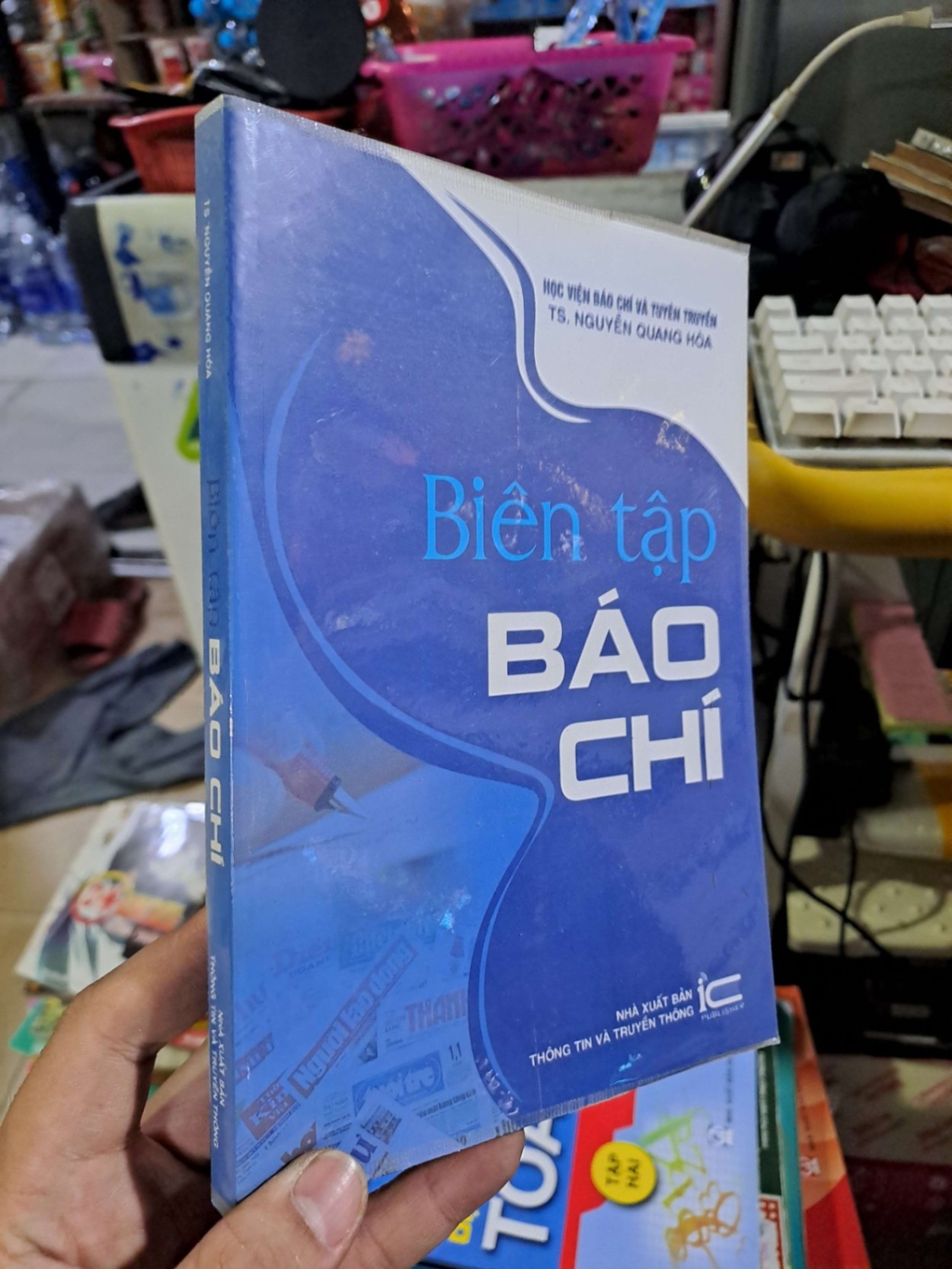 Biên tập báo chí - Nguyễn Quang Hoà - 2015 mới 80% - GIÁO TRÌNH, CHUYÊN MÔN - HCM0111 (NSX)