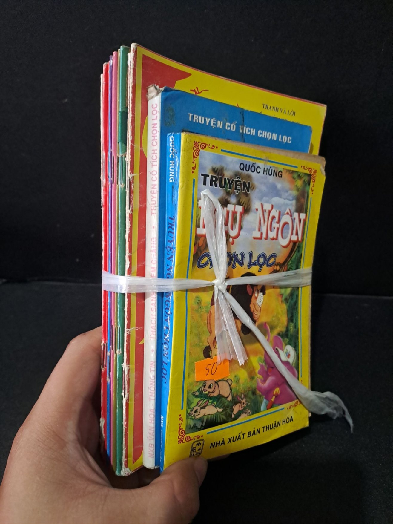Combo 13 cuốn truyện tranh lịch sử, truyện ngụ ngôn và truyện cổ tích mới 70% bẩn bìa, ố vàng, tróc gáy, rách gáy HCM1604 VĂN HỌC