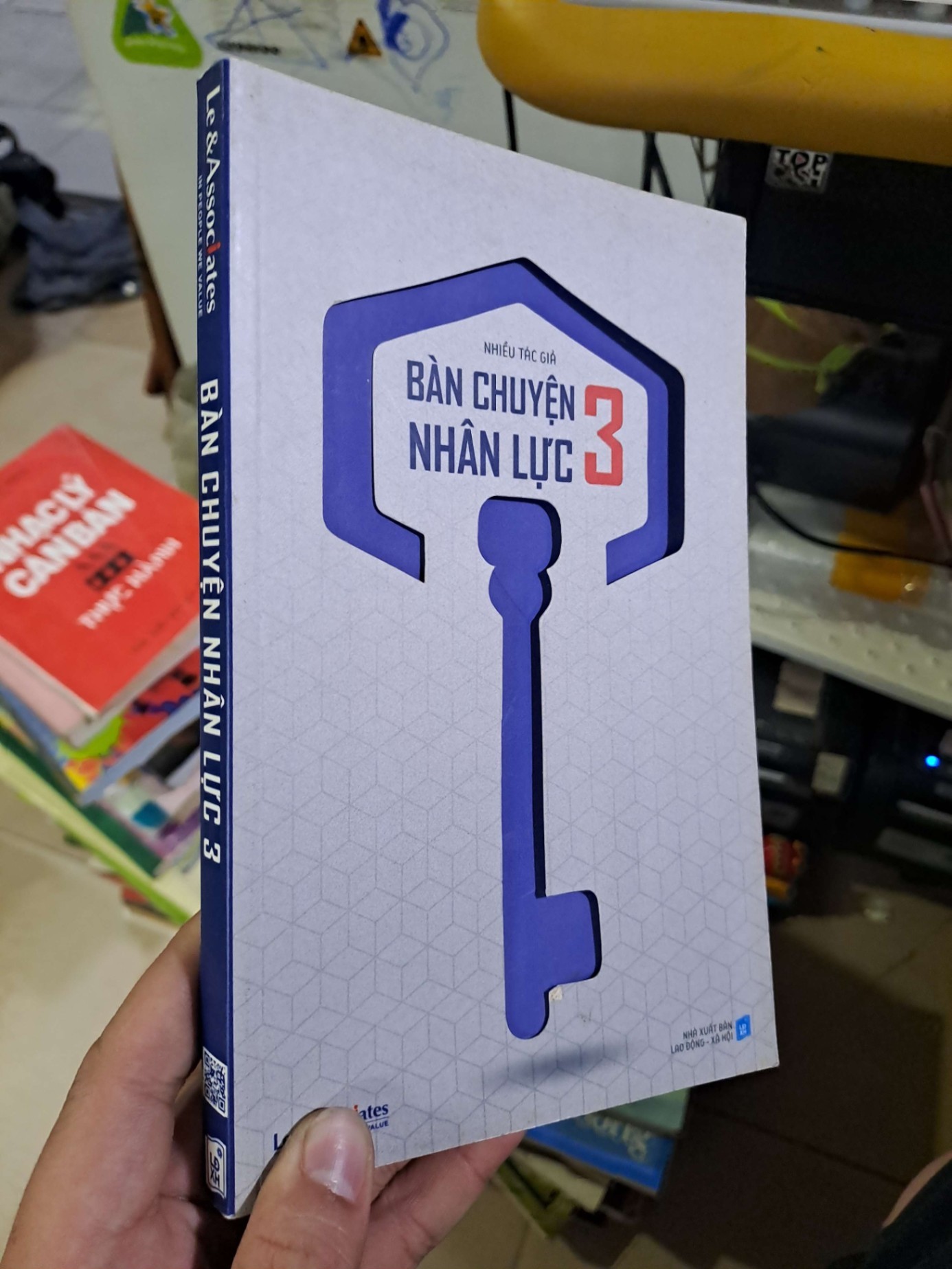 Bàn chuyện nhân lực 3 mới 90% 2015 QUẢN TRỊ HCM1809 (NSX)