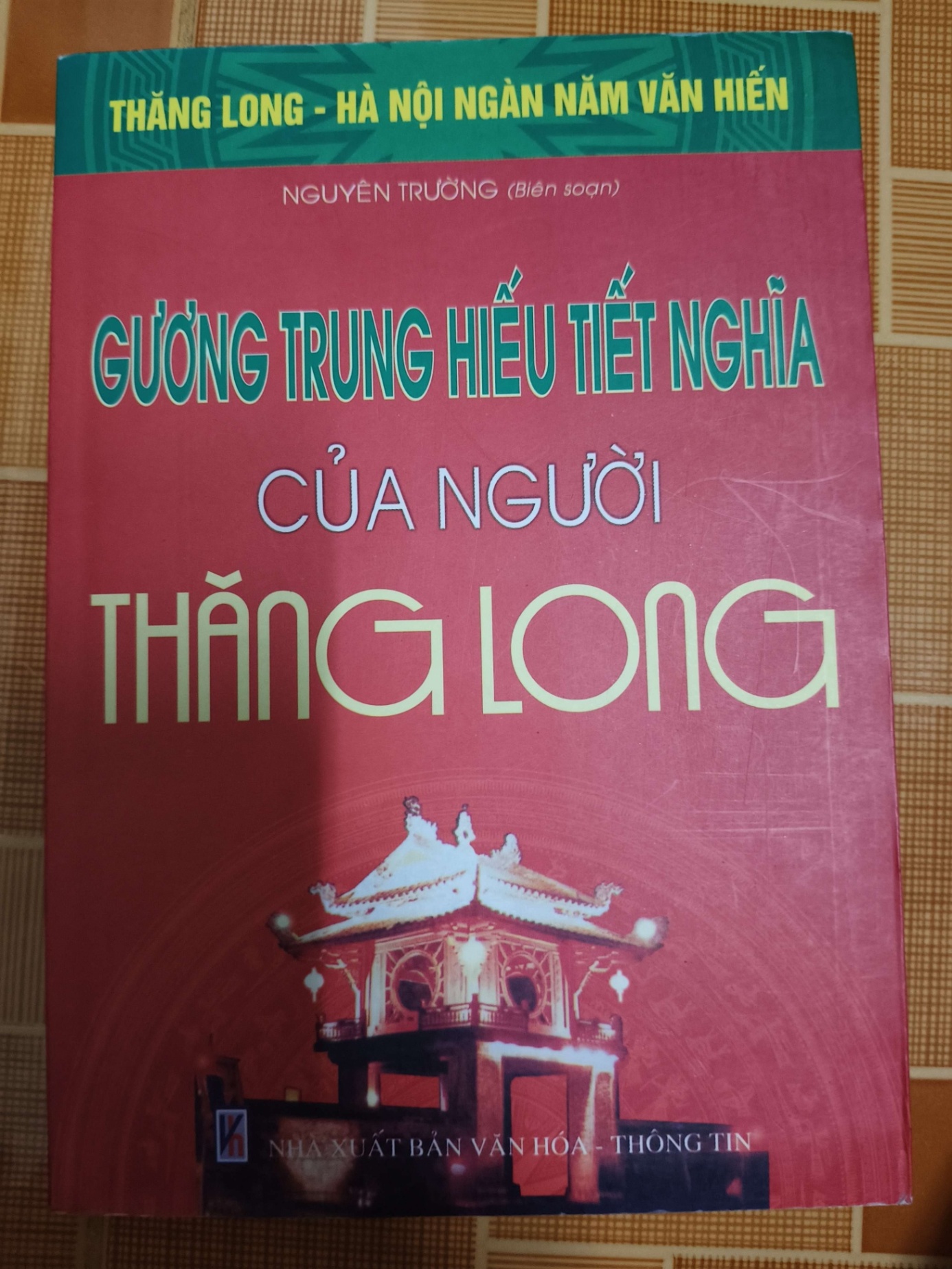 Gương Trung hiếu tiết nghĩa của người Thăng Long - 2010 - 233trang LỊCH SỬ - CHÍNH TRỊ - TRIẾT HỌC ANTQ1301