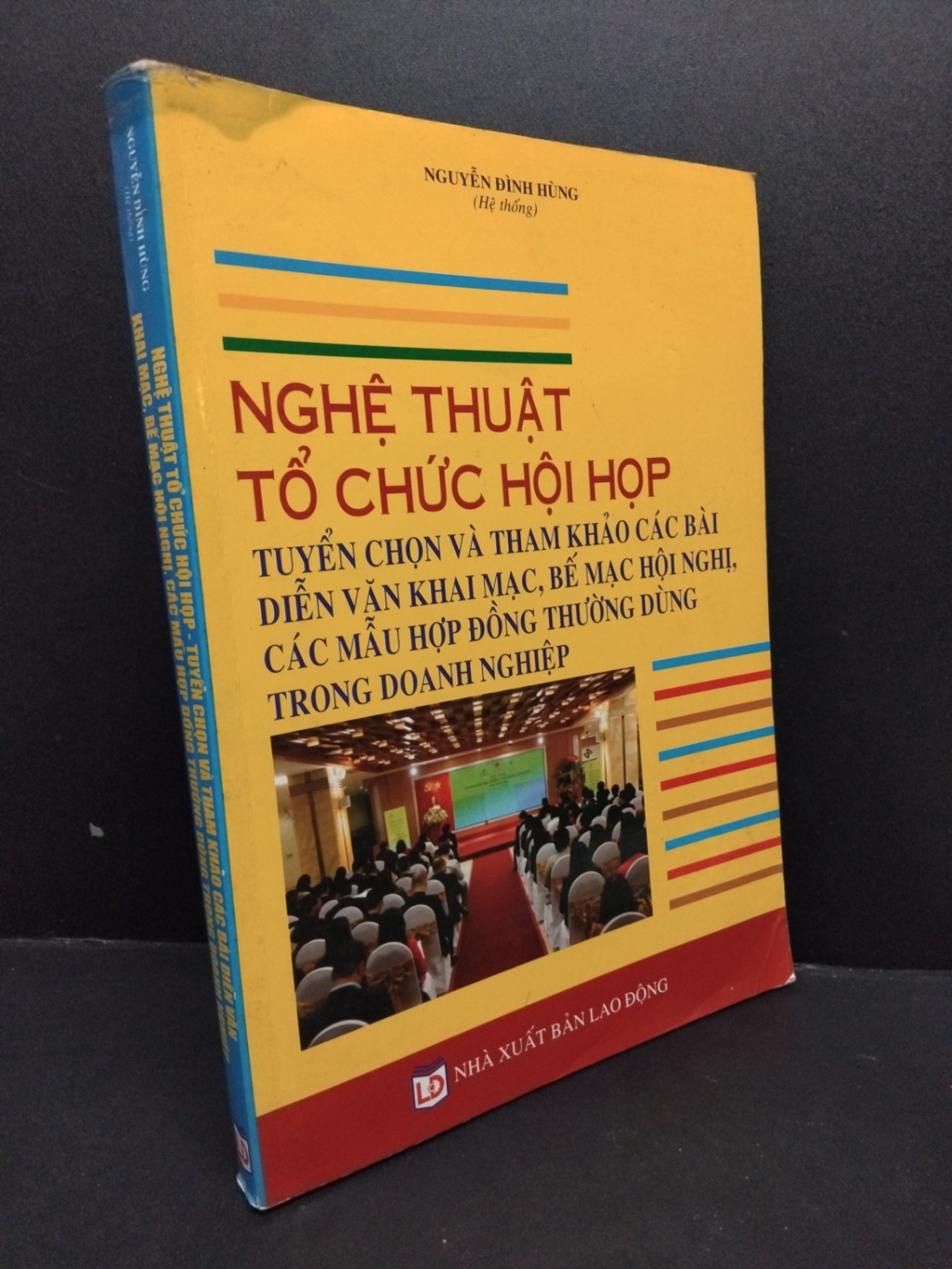 Nghệ thuật tổ chức hội họp tuyển chọn và tham khảo các bài diễn văn khai mạc, bế mạc hội nghị, các mẫu hợp đồng thường dùng trong doanh nghiệp mới 70% ẩm góc HCM2606 Nguyễn Đình Hùng GIÁO TRÌNH, CHUYÊN MÔN