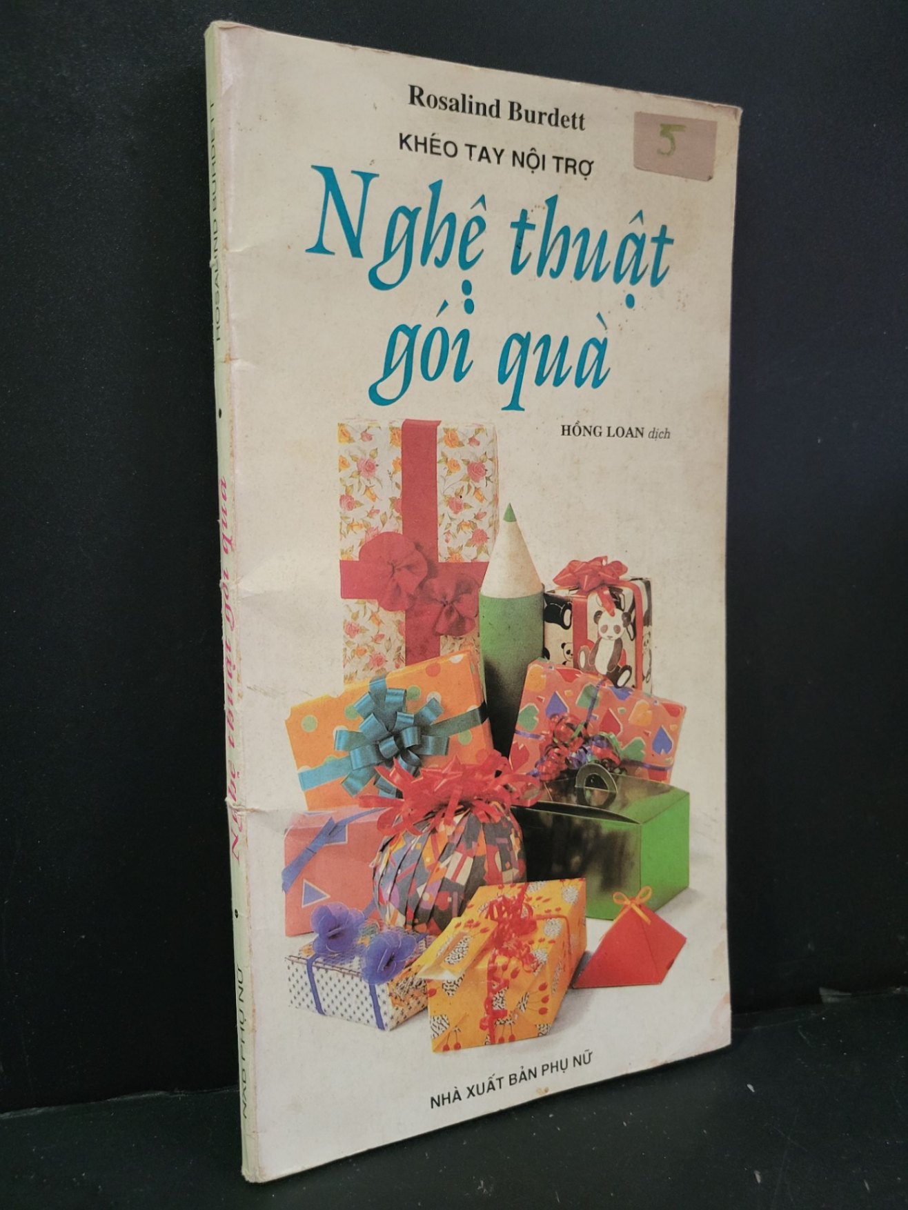 Nghệ thuật gói quà mới 80% bẩn bìa, ố nhẹ, có chữ viết 1996 Rosalind Burdett HCM3004 KỸ NĂNG (NSX)