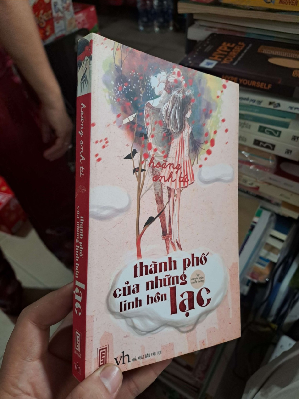Thành Phố Của Những Linh Hồn Lạc - Hoàng Tú Anh - 2013 mới 80% ố - VĂN HỌC - HMT3012 (NSX)