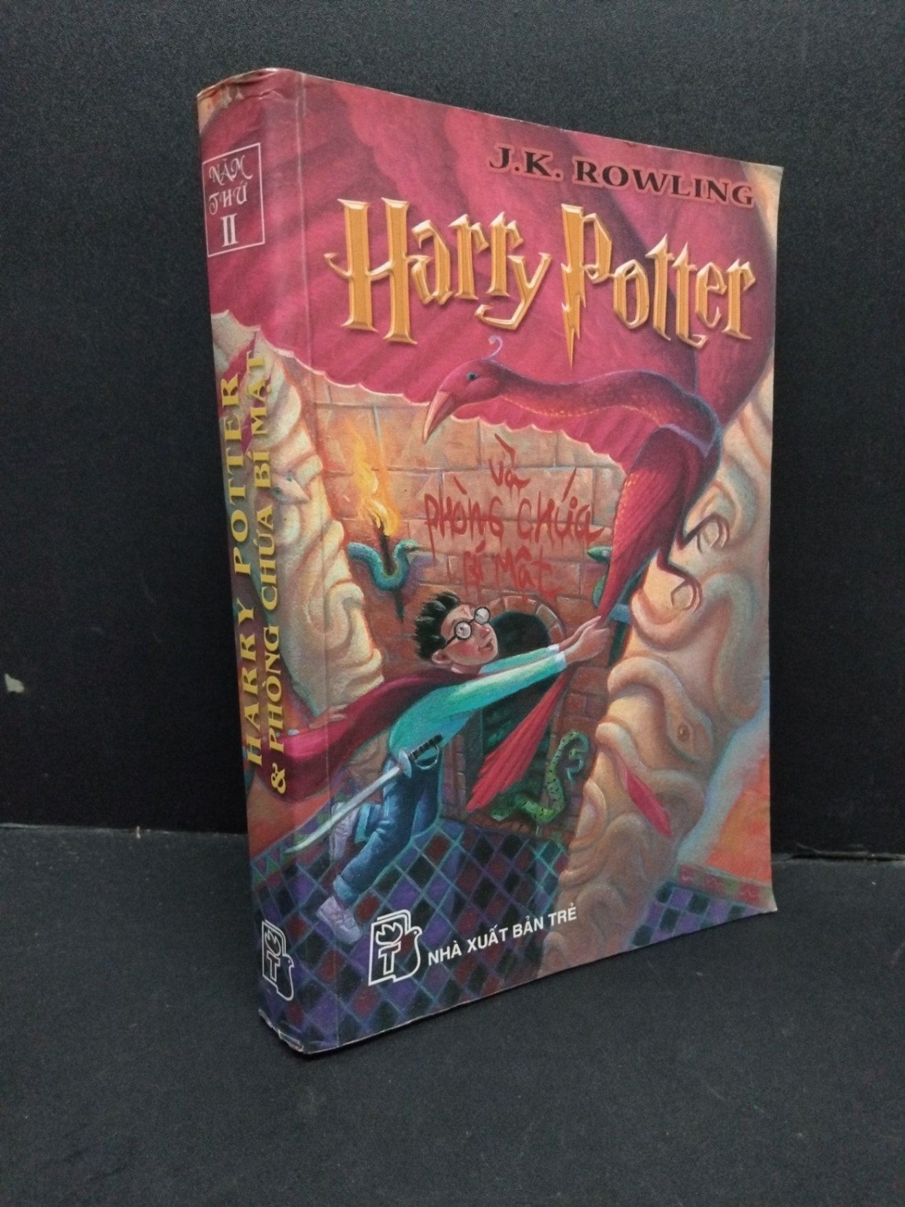 Harry Potter và phòng chứa bí mật mới 70% bẩn bìa, ố vàng, tróc bìa nhẹ, có chữ viết ít 2005 HCM2410 J.K.Rowling VĂN HỌC (NSX)