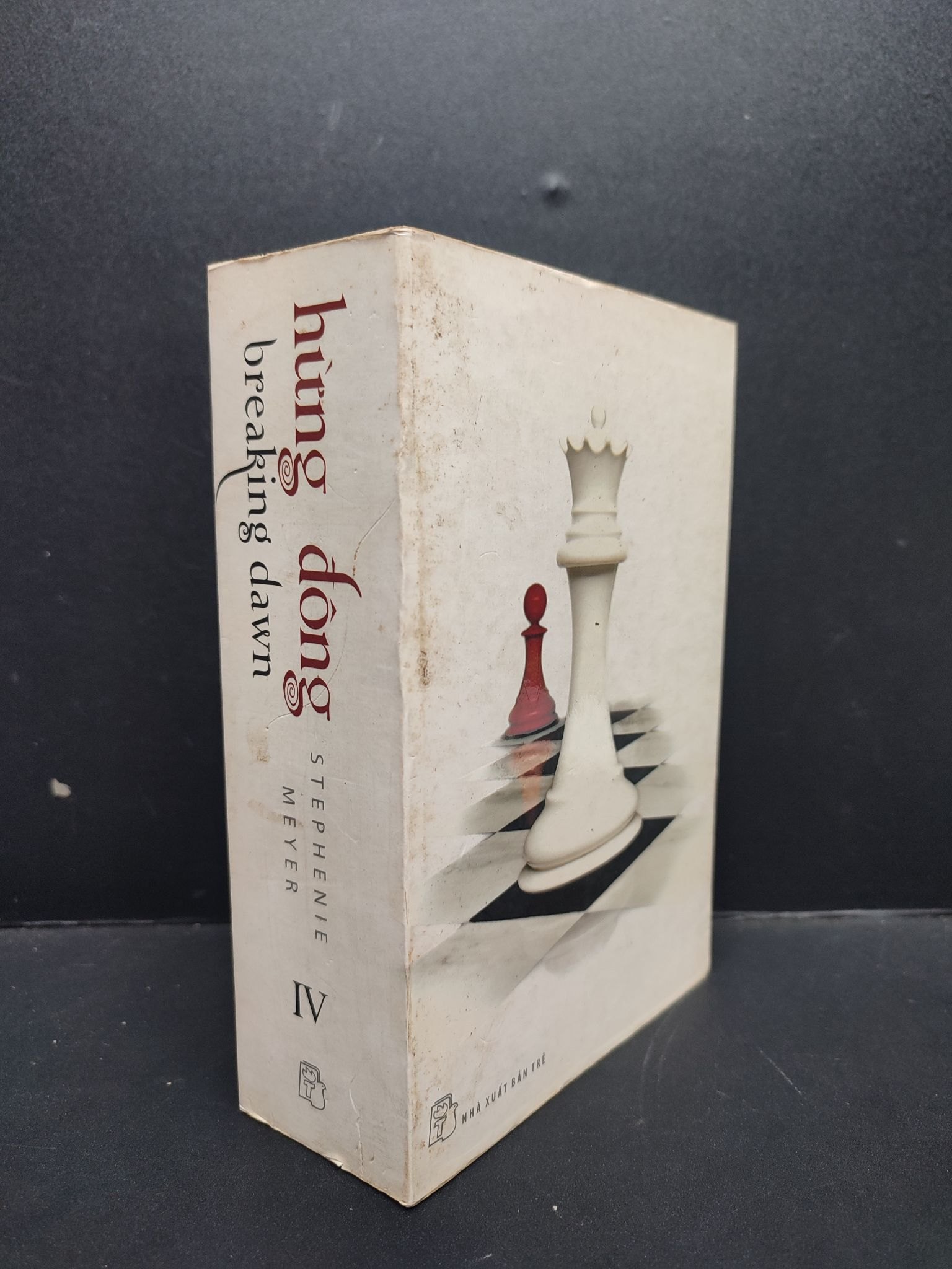 Hừng Đông mới 80% ố nhẹ, bẩn bìa 2011 HCM2606 Stephenie Meyer VĂN HỌC (NSX)