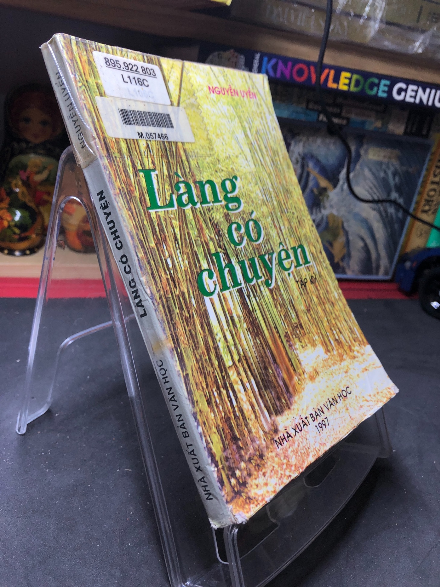 Làng có chuyện 1997 mới 60% ố bẩn Nguyễn Uyển HPB0906 SÁCH VĂN HỌC (NSX)