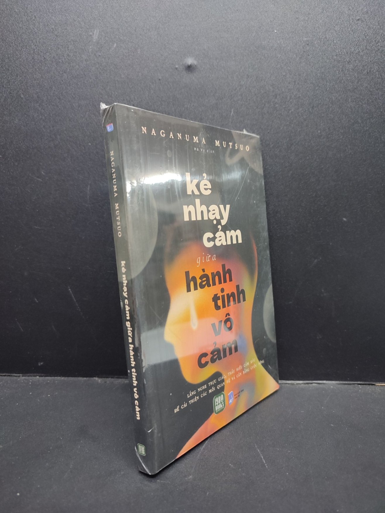 Kẻ Nhạy Cảm Giữa Hành Tinh Vô Cảm mới 100% HCM2606 Naganuma Mutsuo VĂN HỌC