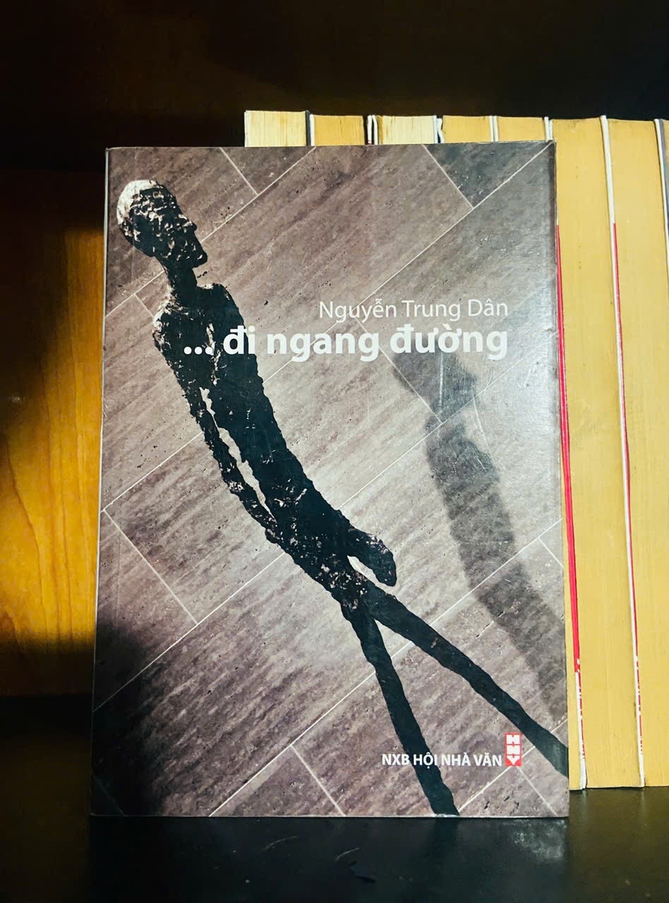 ... đi ngang đường / Nguyễn Trung Dân VĂN HỌC VAVO2012-59