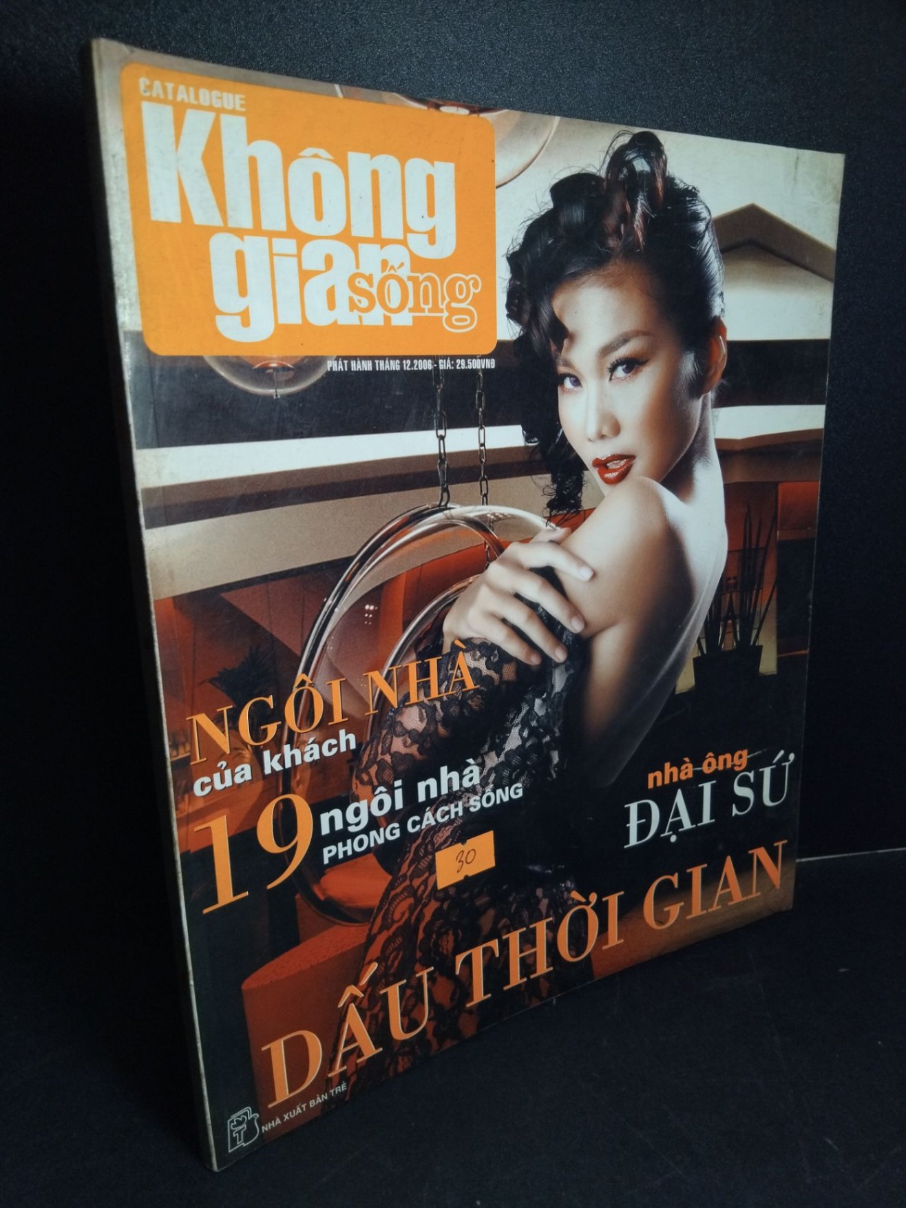 Thưởng thức cuộc sống Dấu thời gian mới 80% ố HCM1001 TẠP CHÍ, THIẾT KẾ, THỜI TRANG