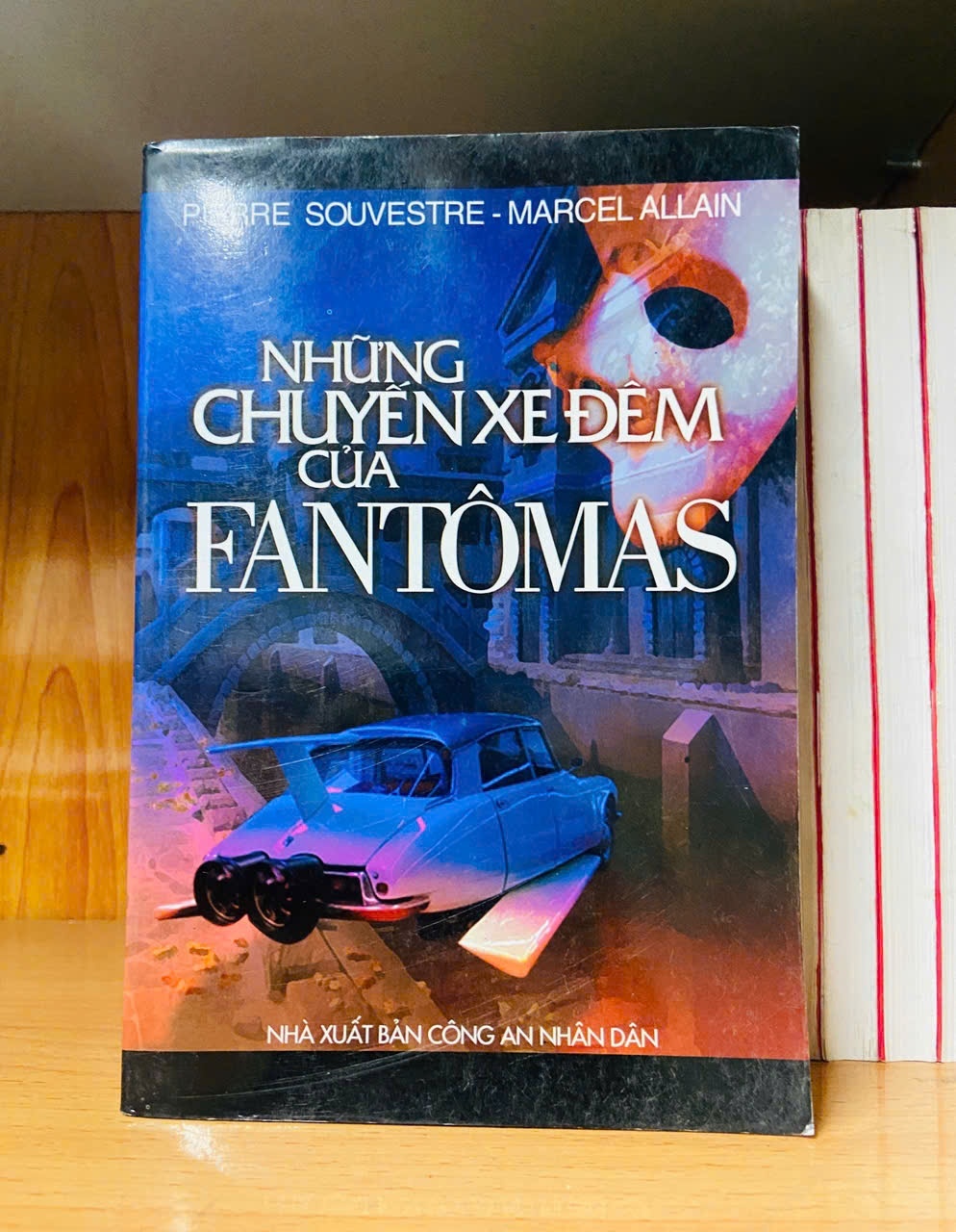 Những chuyến xe đêm của Fantômas - VĂN HỌC - VAVO1211